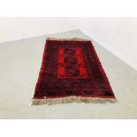 RED / BLACK EASTERN PATTERNED RUG - 150CM X 100CM.