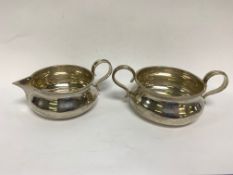 A SILVER SUGAR BOWL AND SILVER CREAM JUG 1911 (255g)