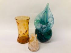 AN ART GLASS LILY VASE MARKED "OURGLASS" 99 (H 26CM) ALONG WITH AN AMBER GLASS VASE AND ONE OTHER
