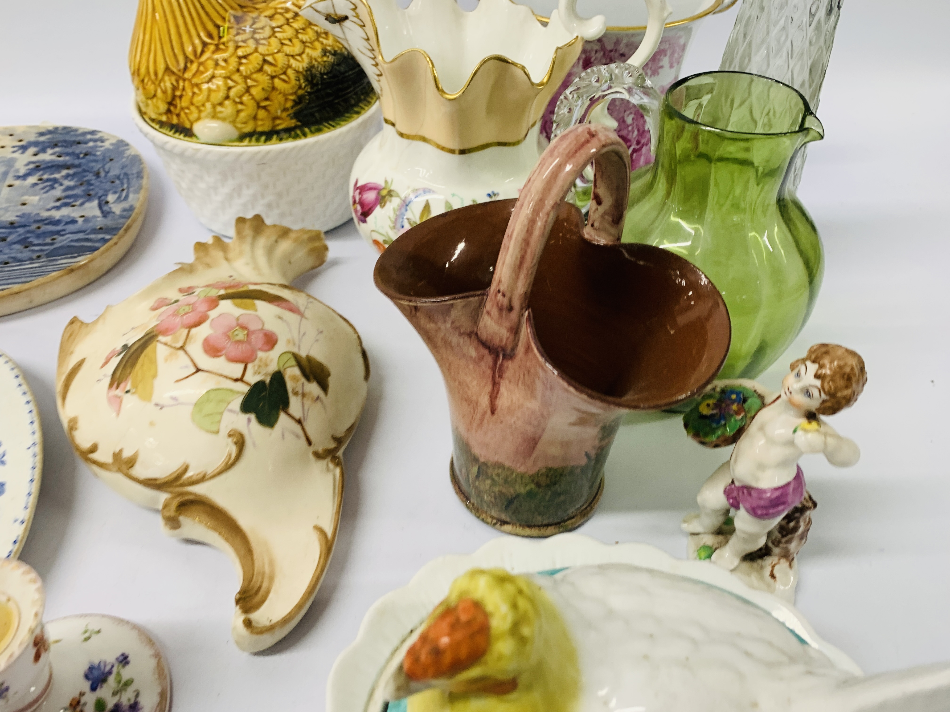 COLLECTION OF VINTAGE CERAMICS TO INCLUDE 2 BLUE AND WHITE DRAINERS, WALL POCKET, CREAM WARE JUG, - Image 8 of 9