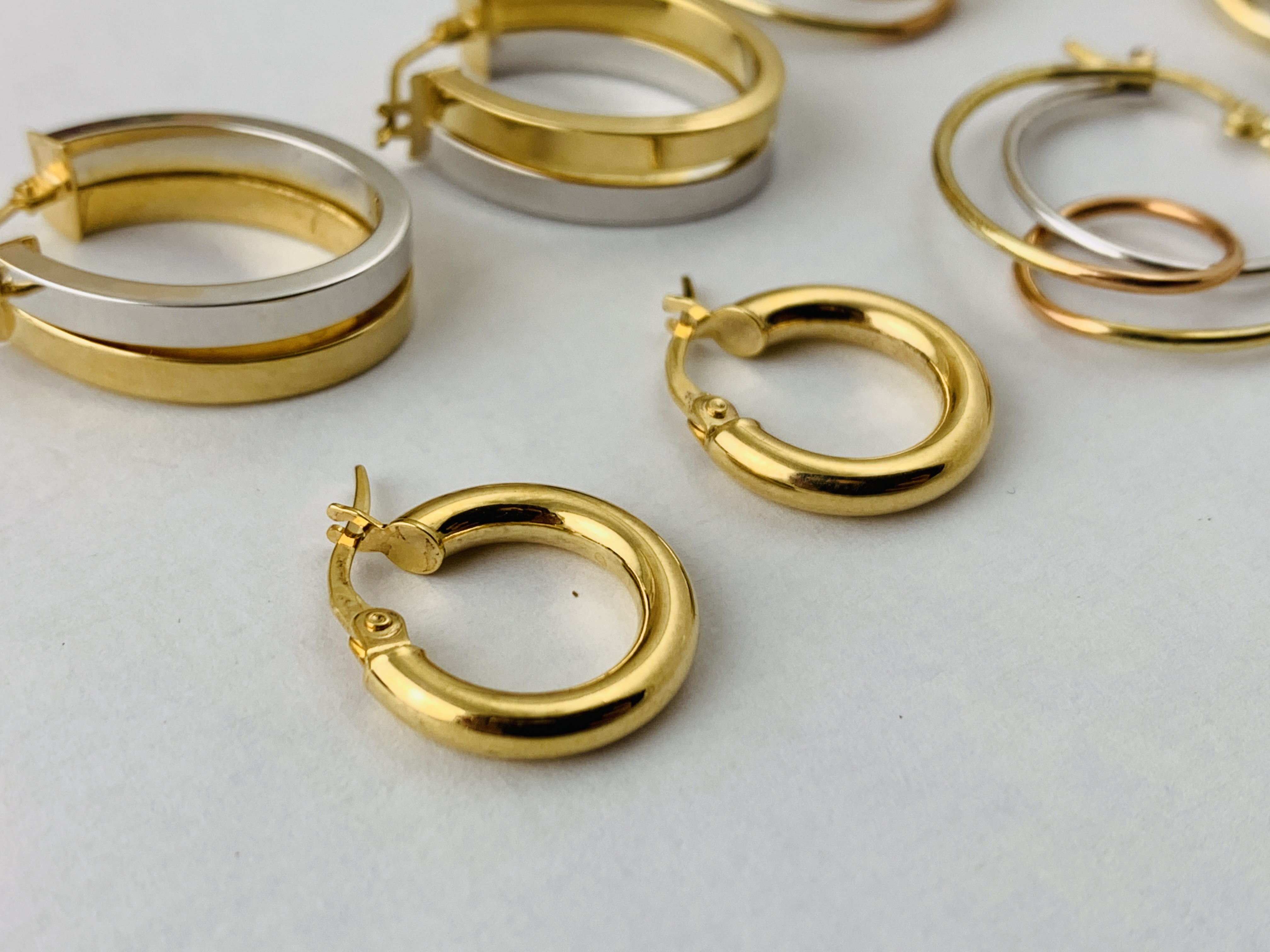 4 X PAIRS OF 9CT GOLD HOOP STYLE EARRINGS - Image 2 of 6