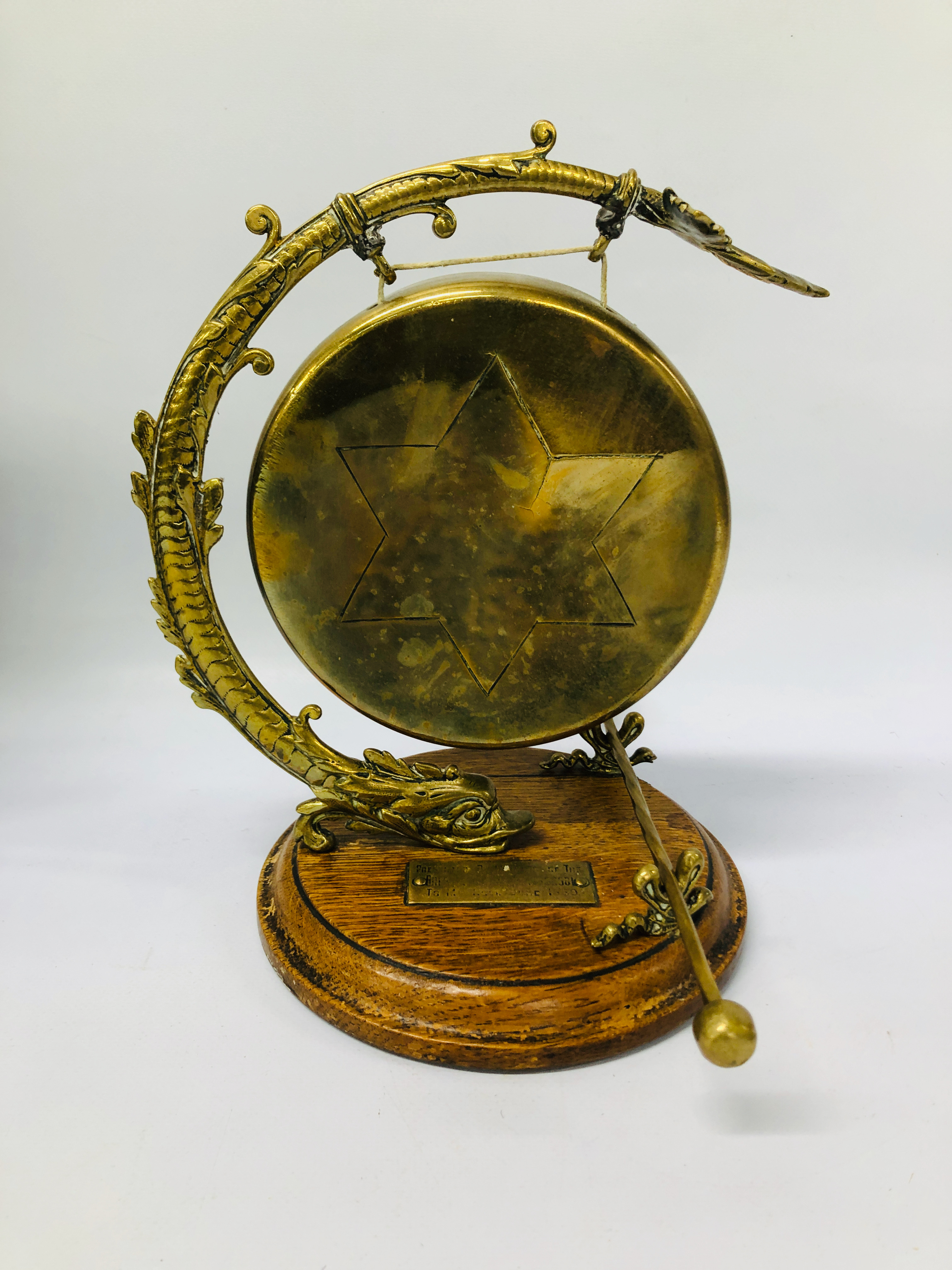 VINTAGE BRASS GONG ON AN OAK PLINTH, INDISTINCT SIGNATURE 1839, - Image 8 of 12