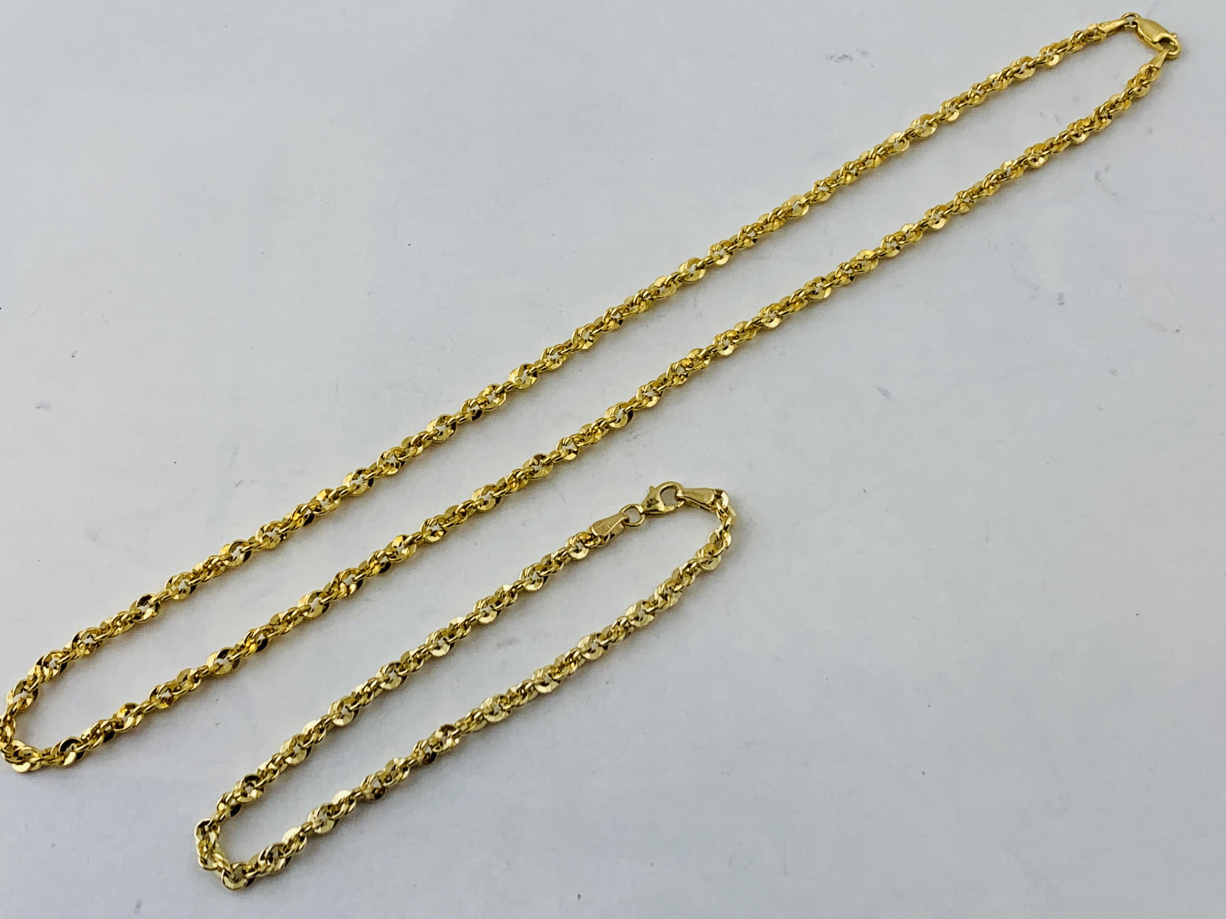 A 9CT GOLD TWISTED LINK NECKLACE L 440MM AND MATCHING BRACELET L 190MM