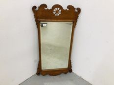 A DECORATIVE OAK WALL MIRROR