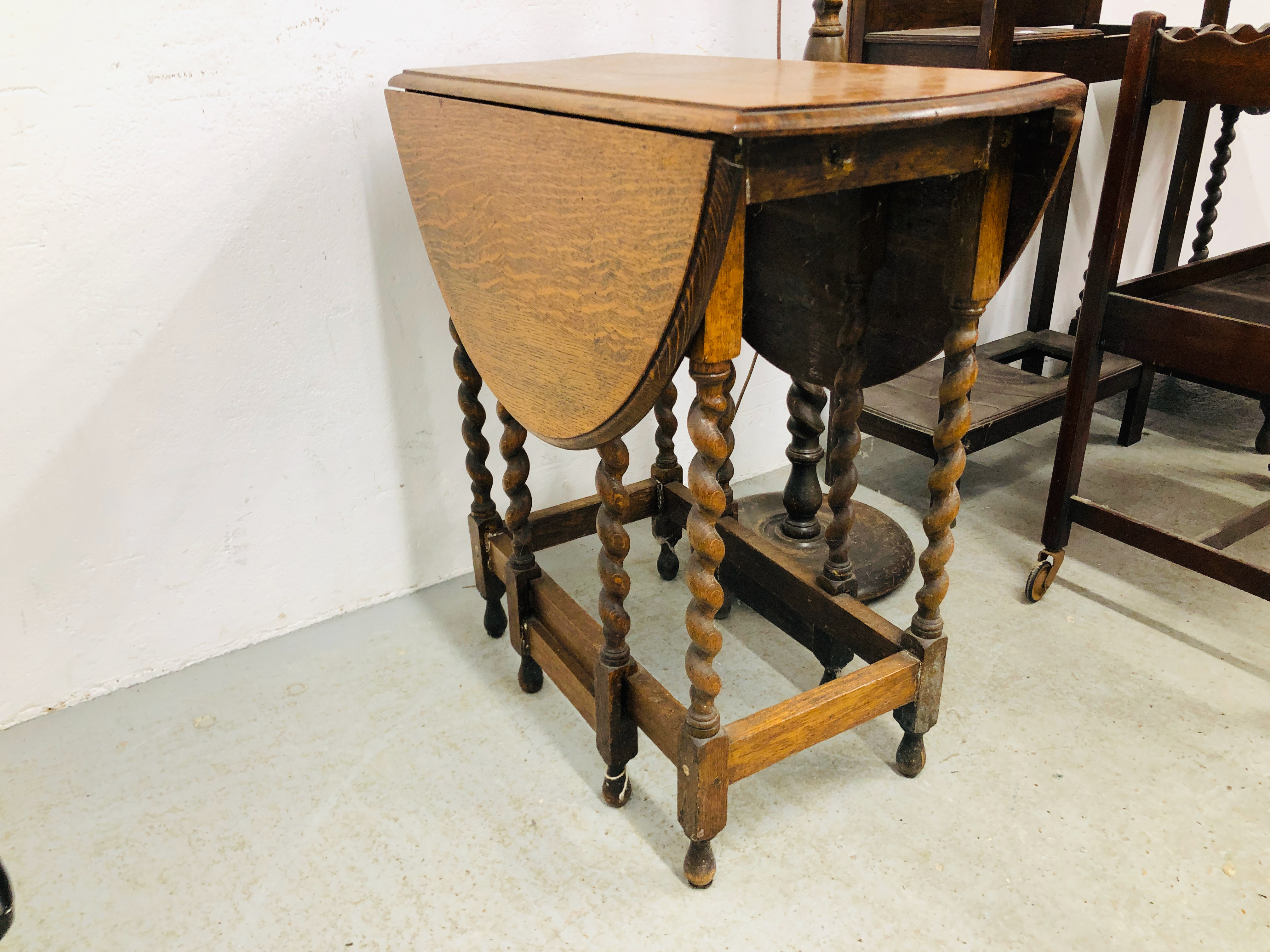 A GROUP OF OCCASIONAL FURNITURE TO INCLUDE OAK HALL STAND, OAK BARLEY TWIST TWO TIER STAND, - Image 11 of 11