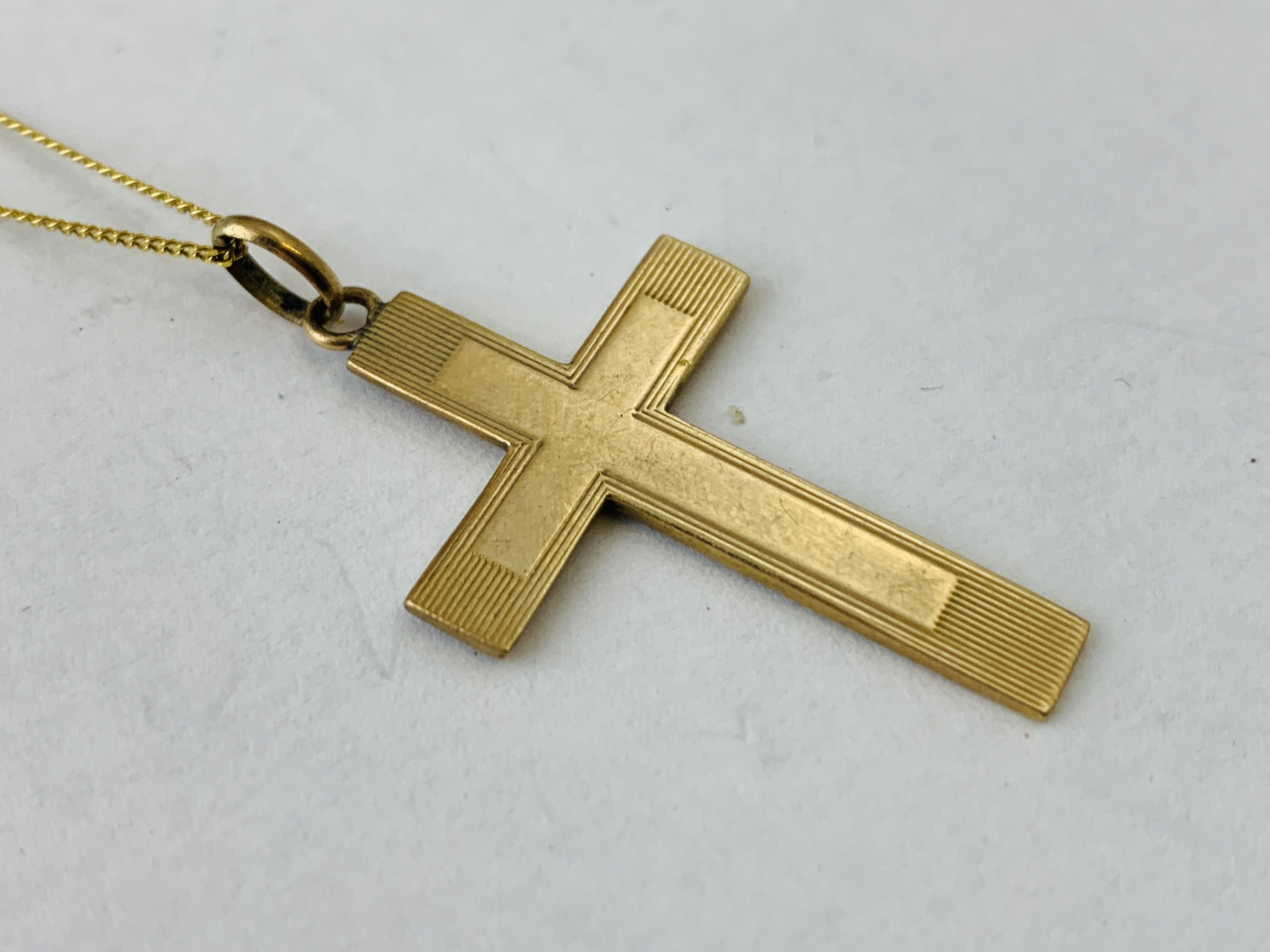 9CT GOLD PENDANT CROSS ON 9CT GOLD FINE LINK NECKLACE L 460MM - Image 2 of 5