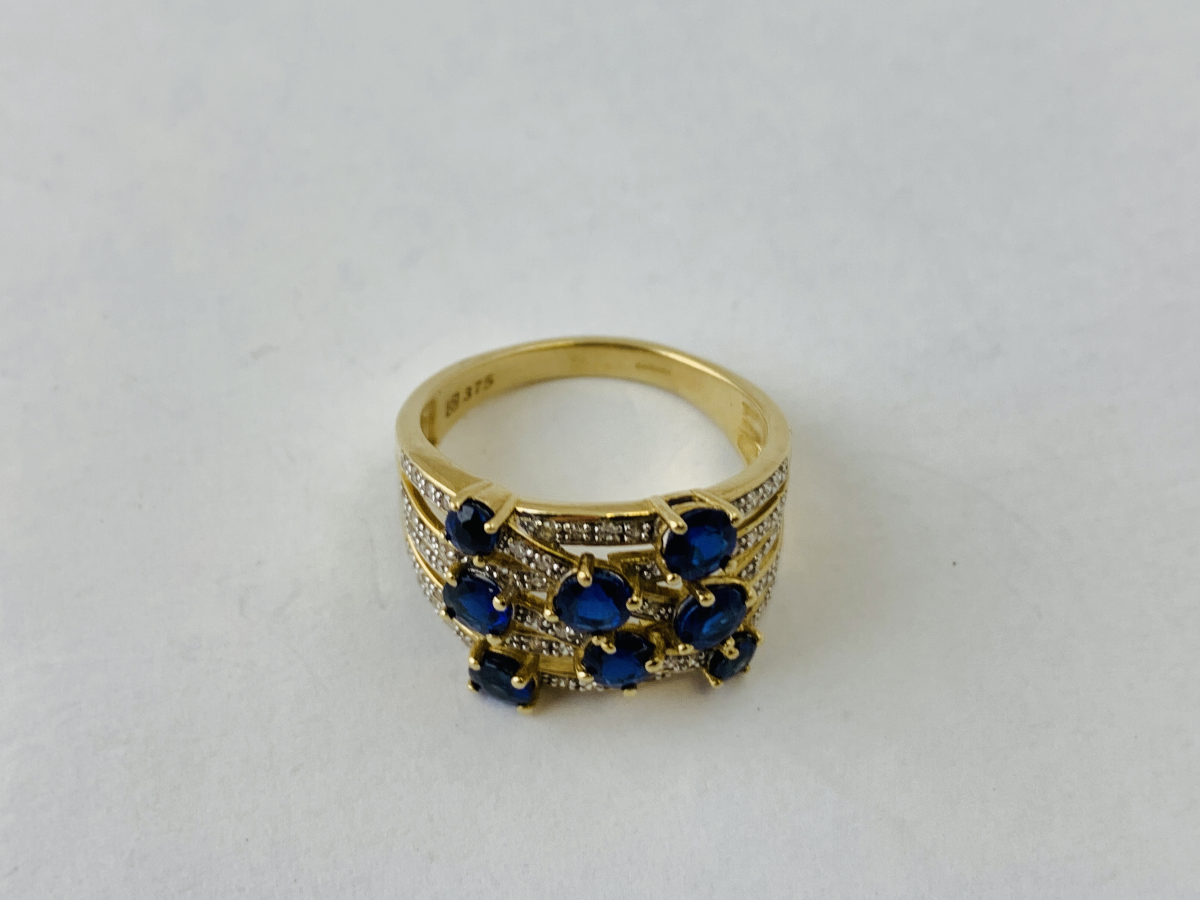 A 9CT GOLD DESIGNER WOVEN STRAND RING SET WITH 8 PRINCIPAL BLUE STONES THE STRANDS ENCRUSTED WITH - Image 4 of 7