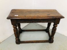 AN ANTIQUE OAK JOINT STOOL WITH HAND CARVED SUPPORTS AND STRETCHERS PART C17TH- L 70CM,