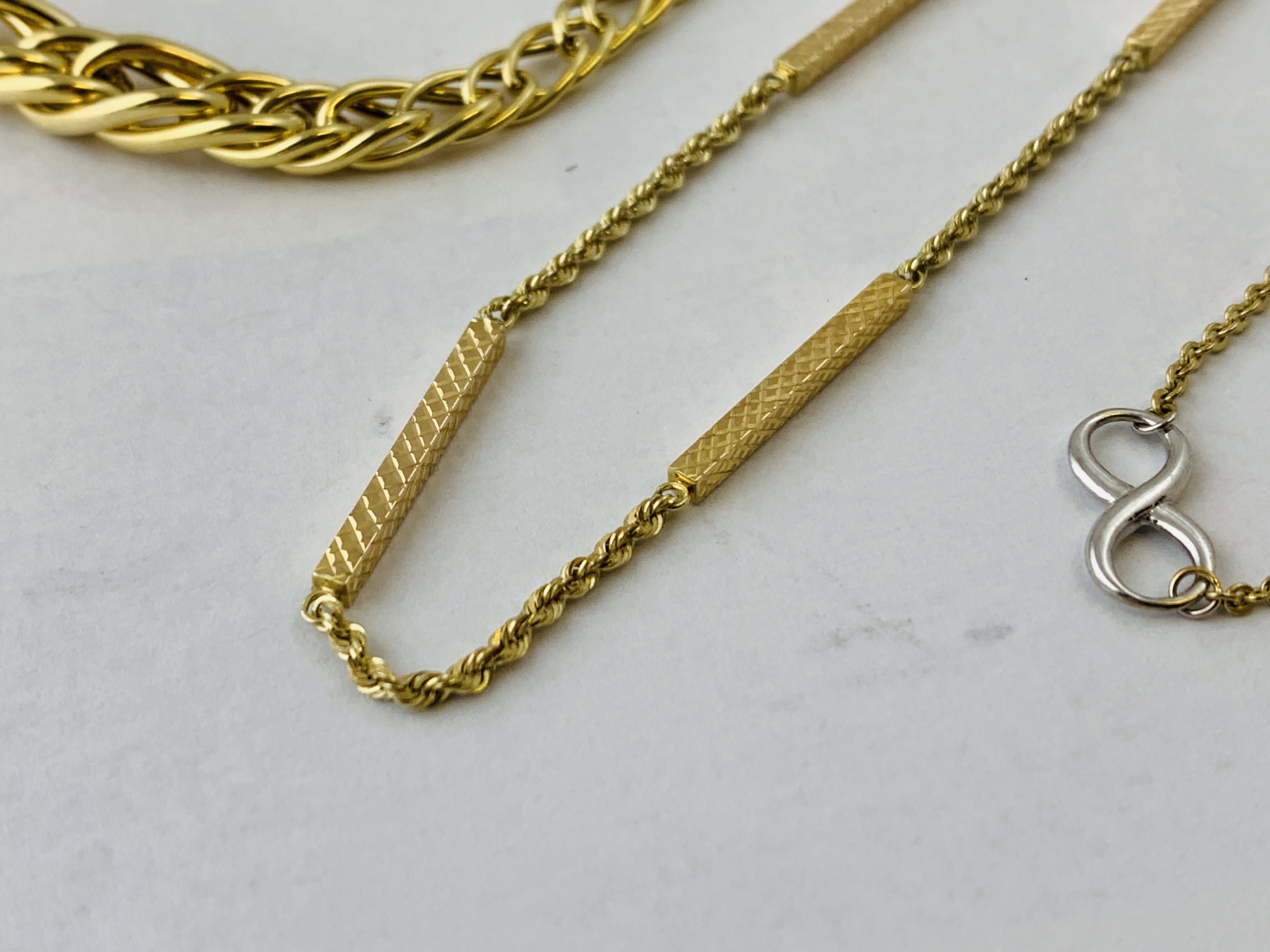 A 9CT GOLD ROPE LINK AND BATTON NECKLACE L 460MM, - Image 2 of 7