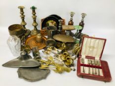 2 X BOXES OF ASSORTED METALWARE & COLLECTIBLES TO INCLUDE BRASS JEWELLERY CASKET,