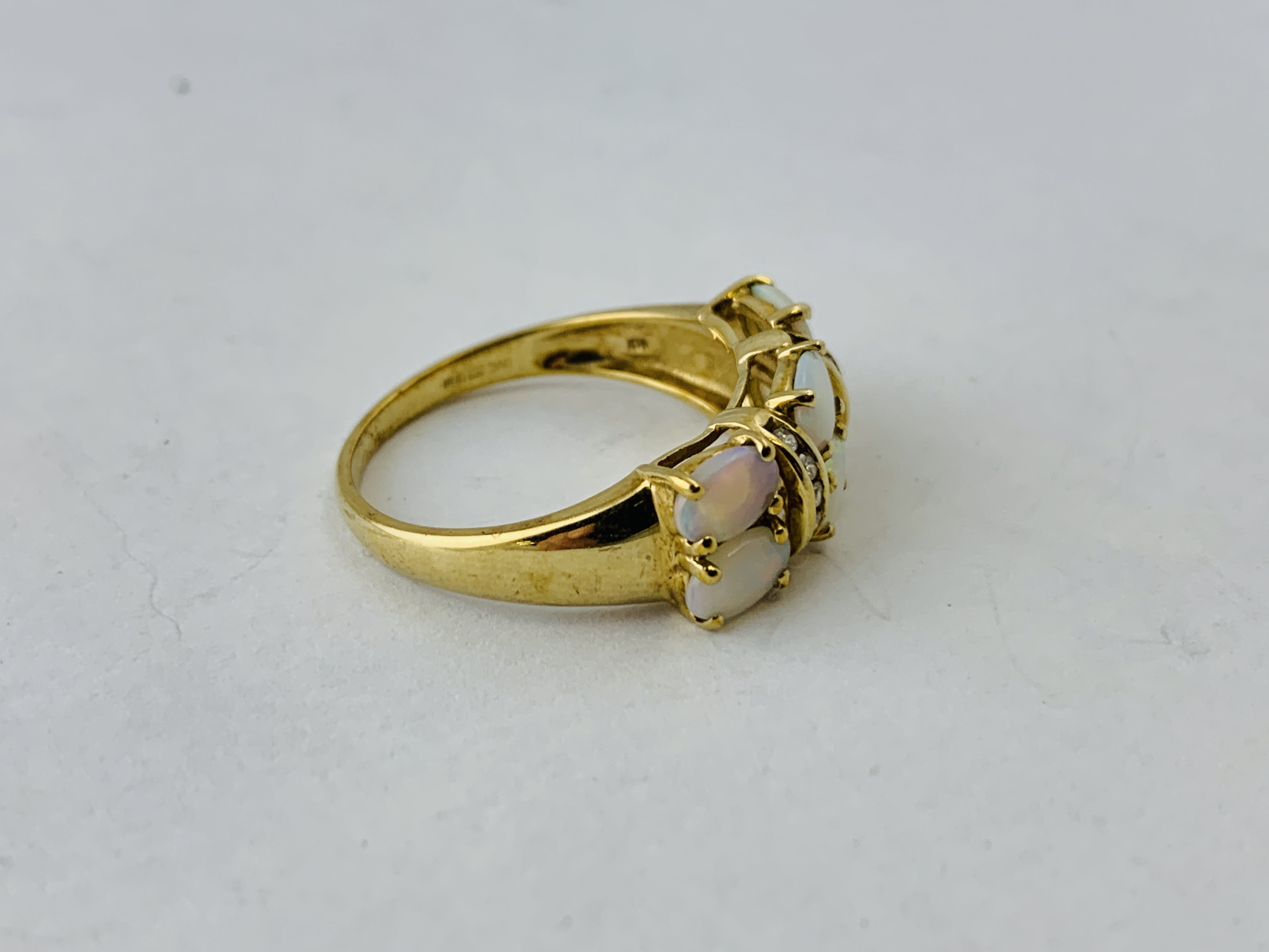 9CT GOLD OPAL AND DIAMOND RING THE SIX PRINCIPLE OPALS DIVIDED BY 10 SMALL DIAMONDS SIZE S - Image 4 of 6