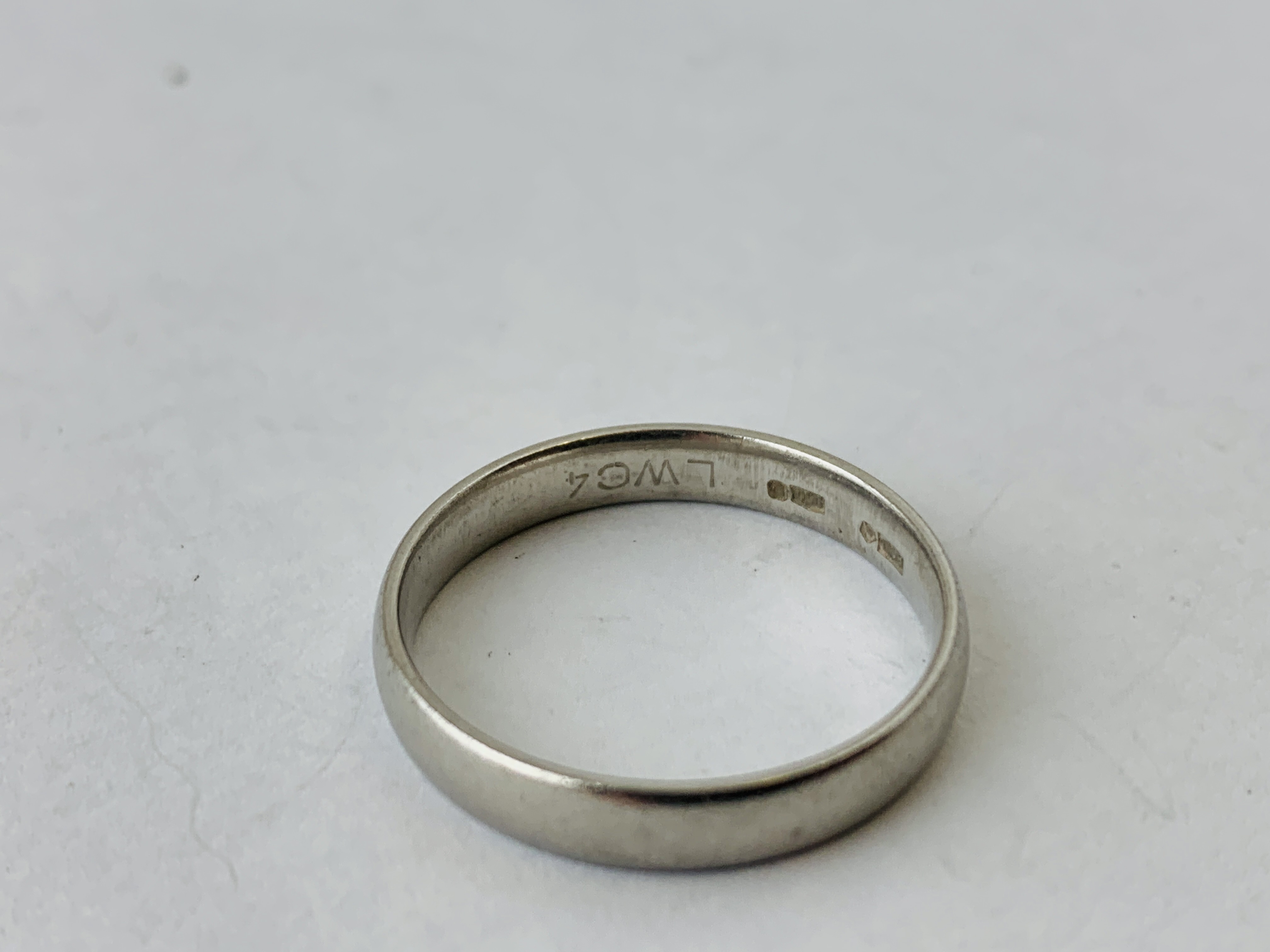 PLATINUM WEDDING BAND SIZE S - Image 3 of 4