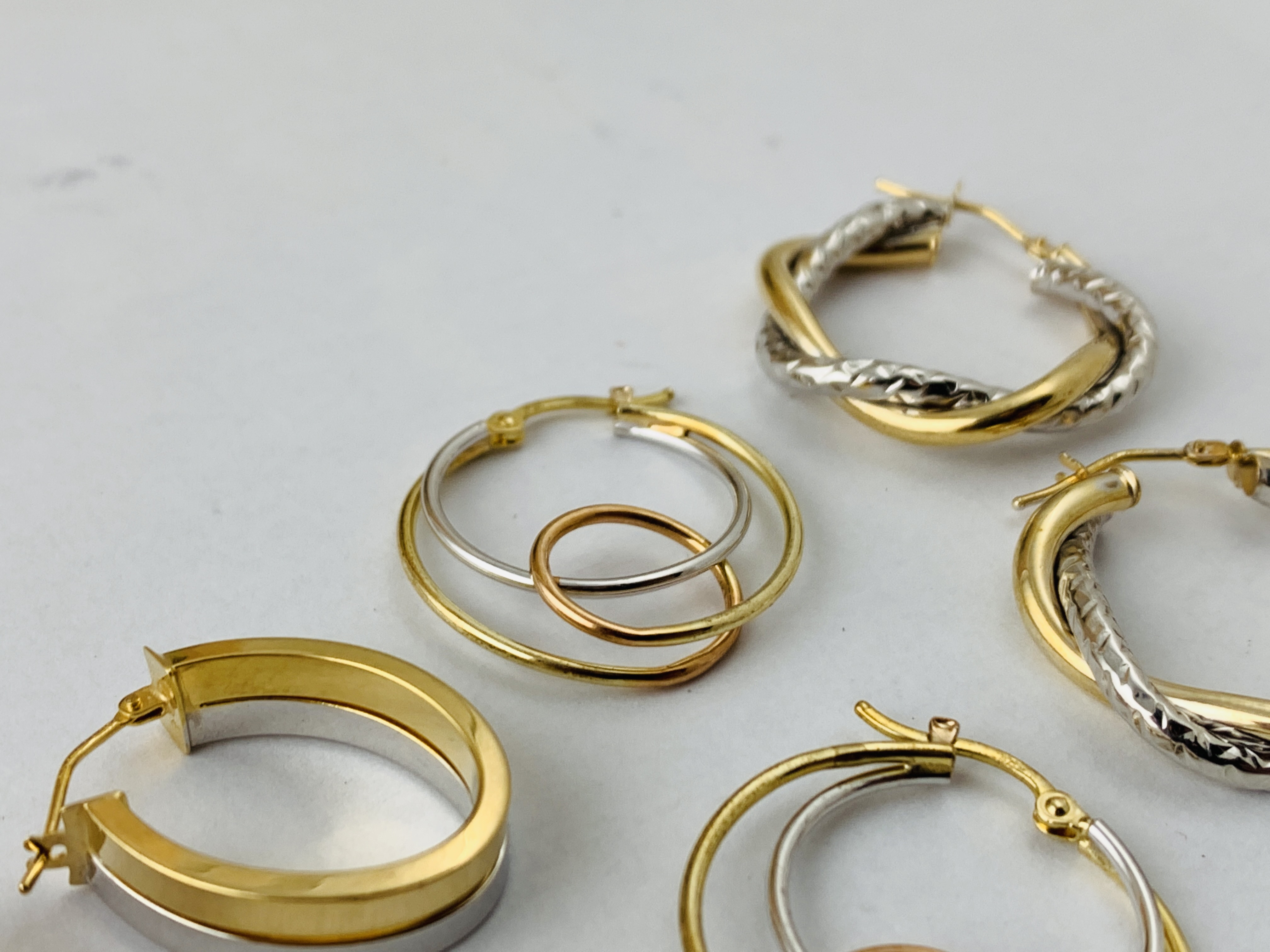 4 X PAIRS OF 9CT GOLD HOOP STYLE EARRINGS - Image 4 of 6