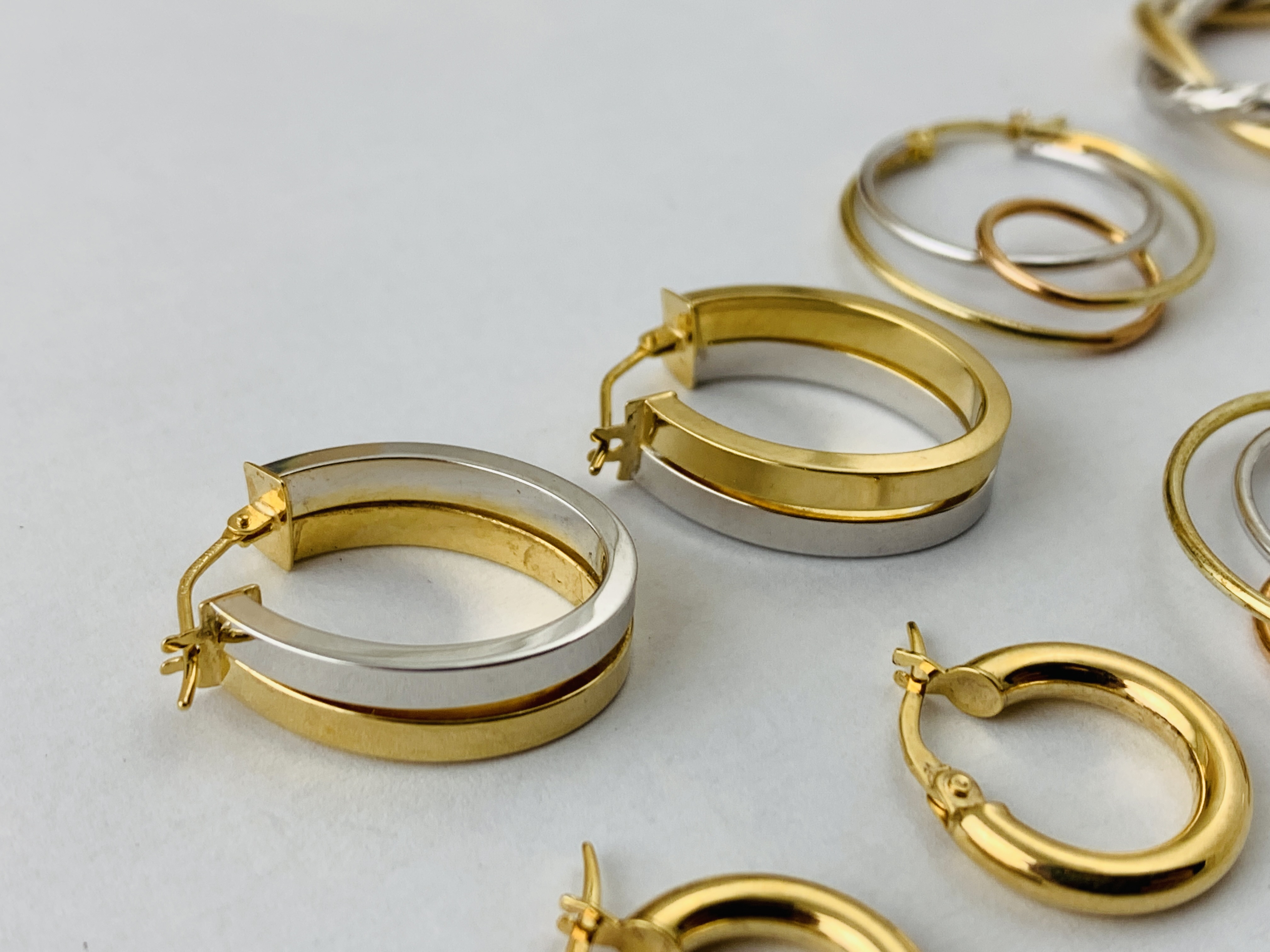 4 X PAIRS OF 9CT GOLD HOOP STYLE EARRINGS - Image 3 of 6