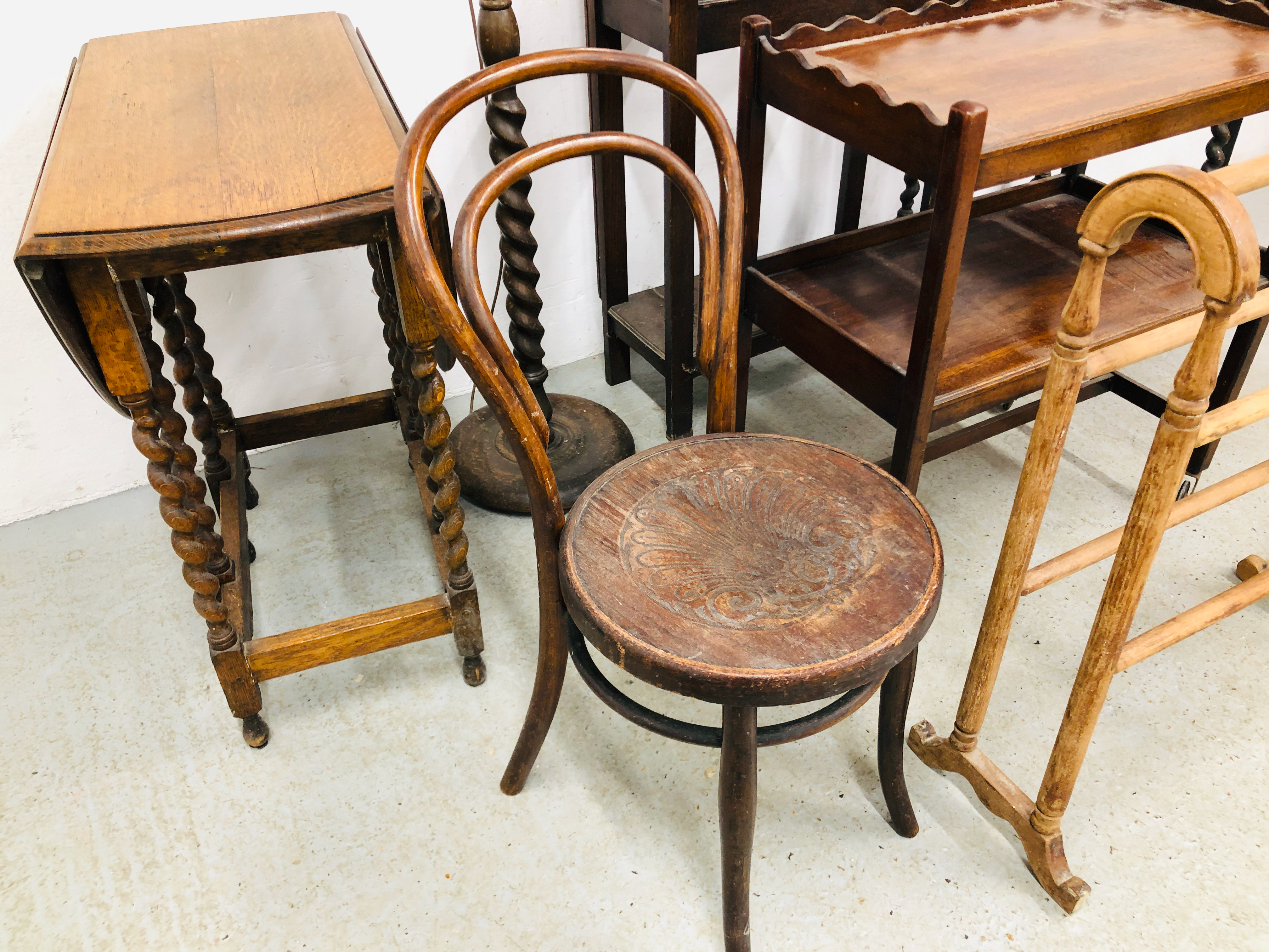 A GROUP OF OCCASIONAL FURNITURE TO INCLUDE OAK HALL STAND, OAK BARLEY TWIST TWO TIER STAND, - Image 8 of 11