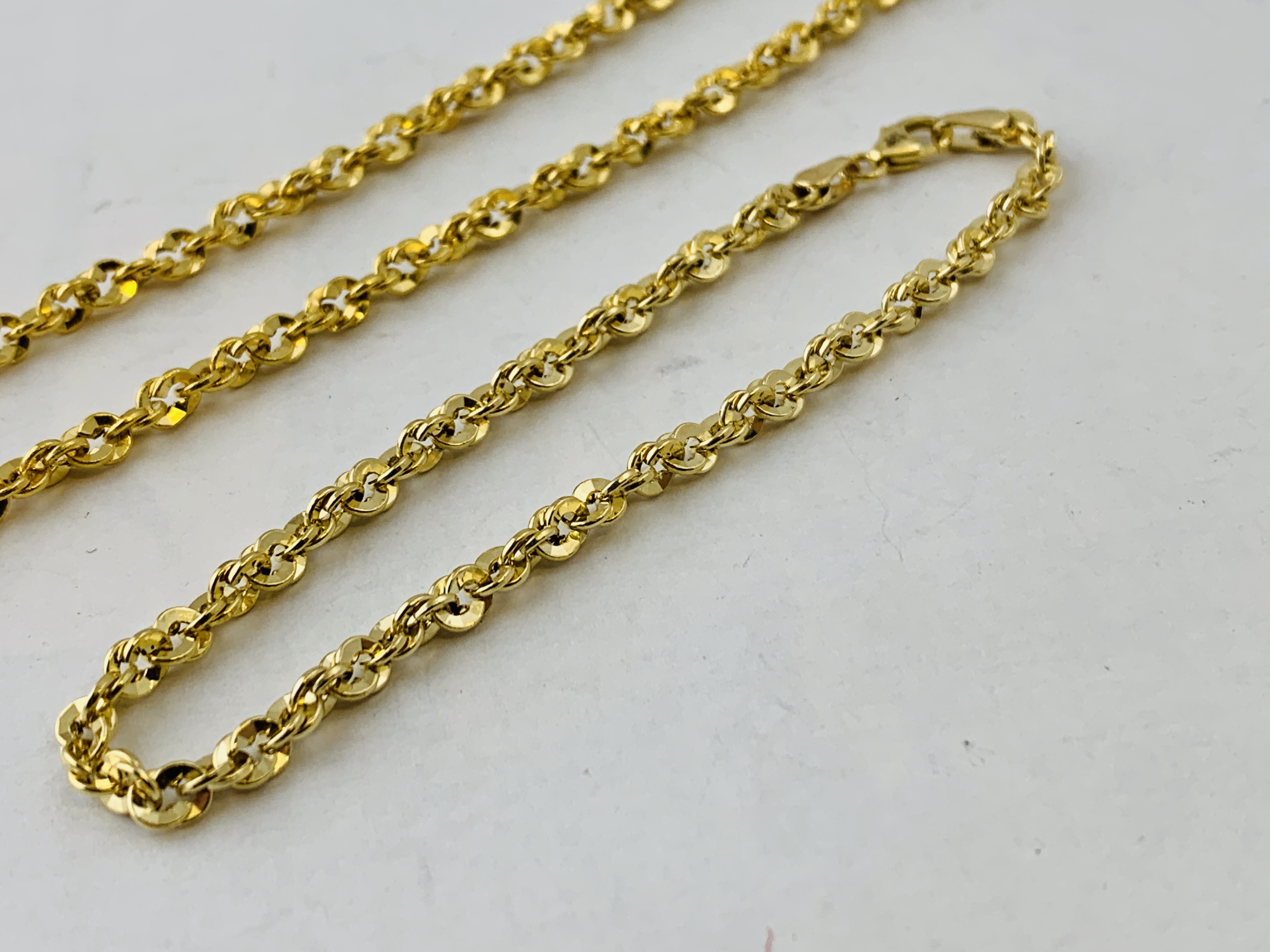 A 9CT GOLD TWISTED LINK NECKLACE L 440MM AND MATCHING BRACELET L 190MM - Image 2 of 8