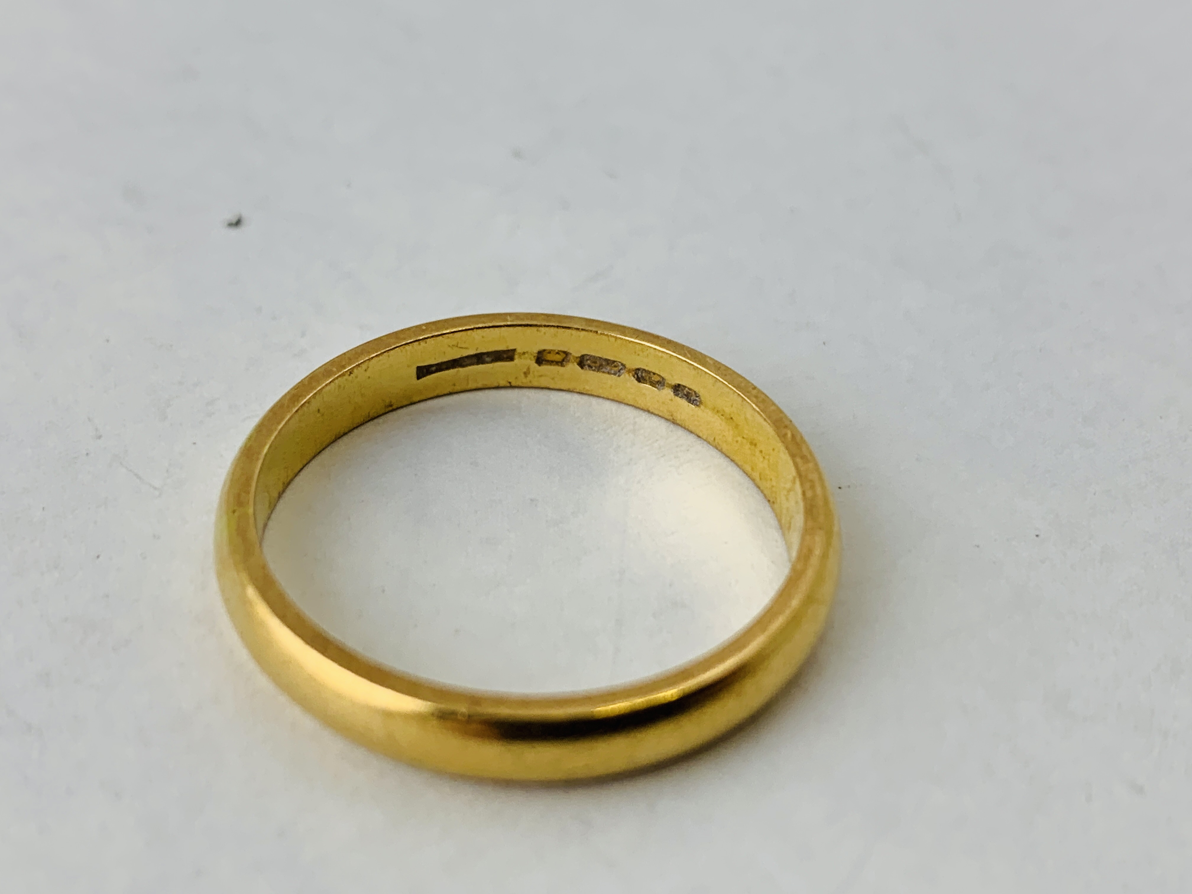 22CT GOLD WEDDING BAND SIZE T/U - Image 3 of 5