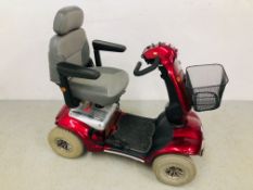 A SHOPRIDER "CADIZ" DELUXE MOBILITY SCOOTER MODEL S889 SL WITH CHARGER, KEY,