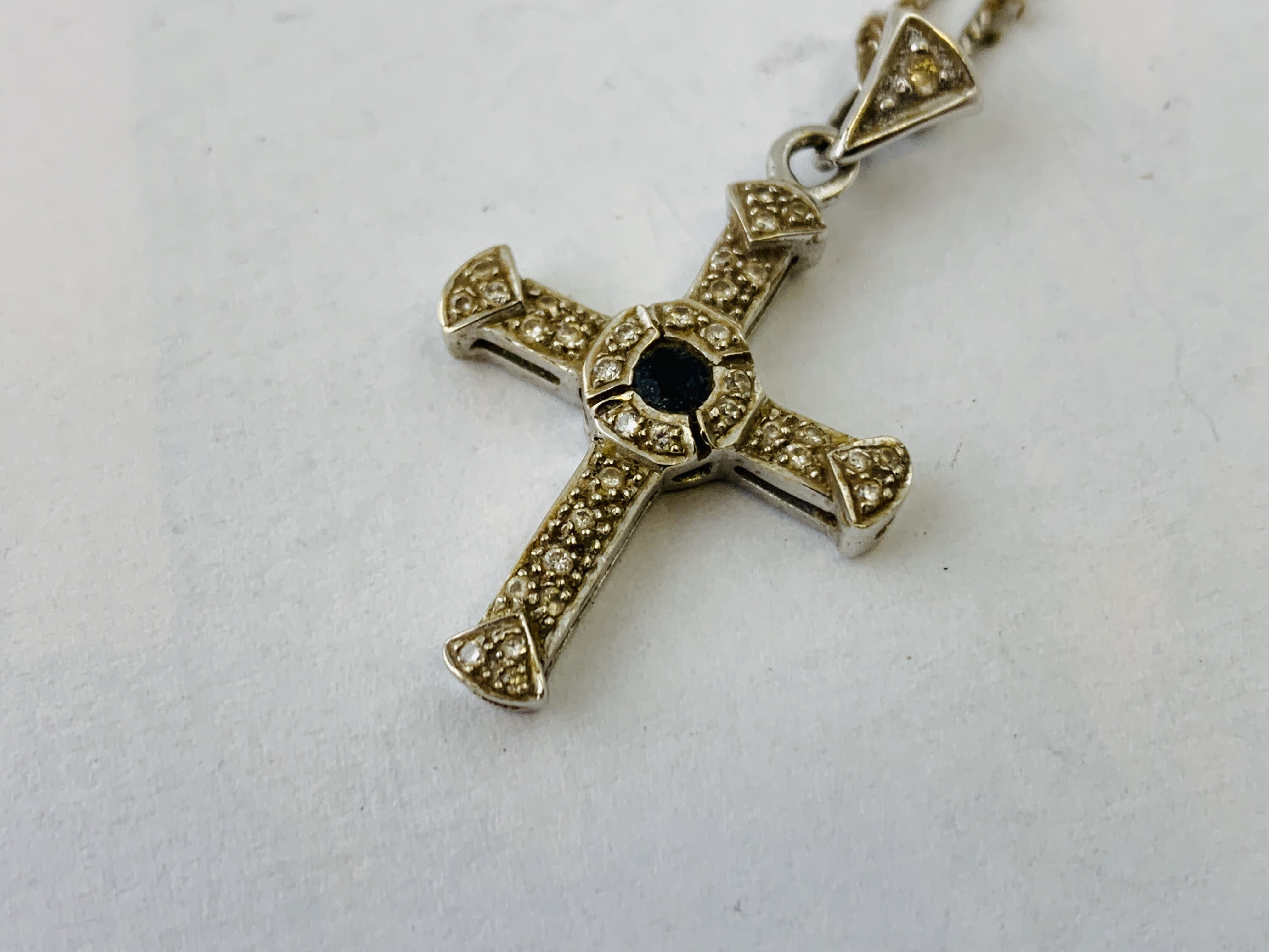 18CT WHITE GOLD PENDANT CROSS SET WITH CENTRAL SAPPHIRE AND SMALL DIAMOND SUSPENDED FROM A FINE - Image 2 of 5