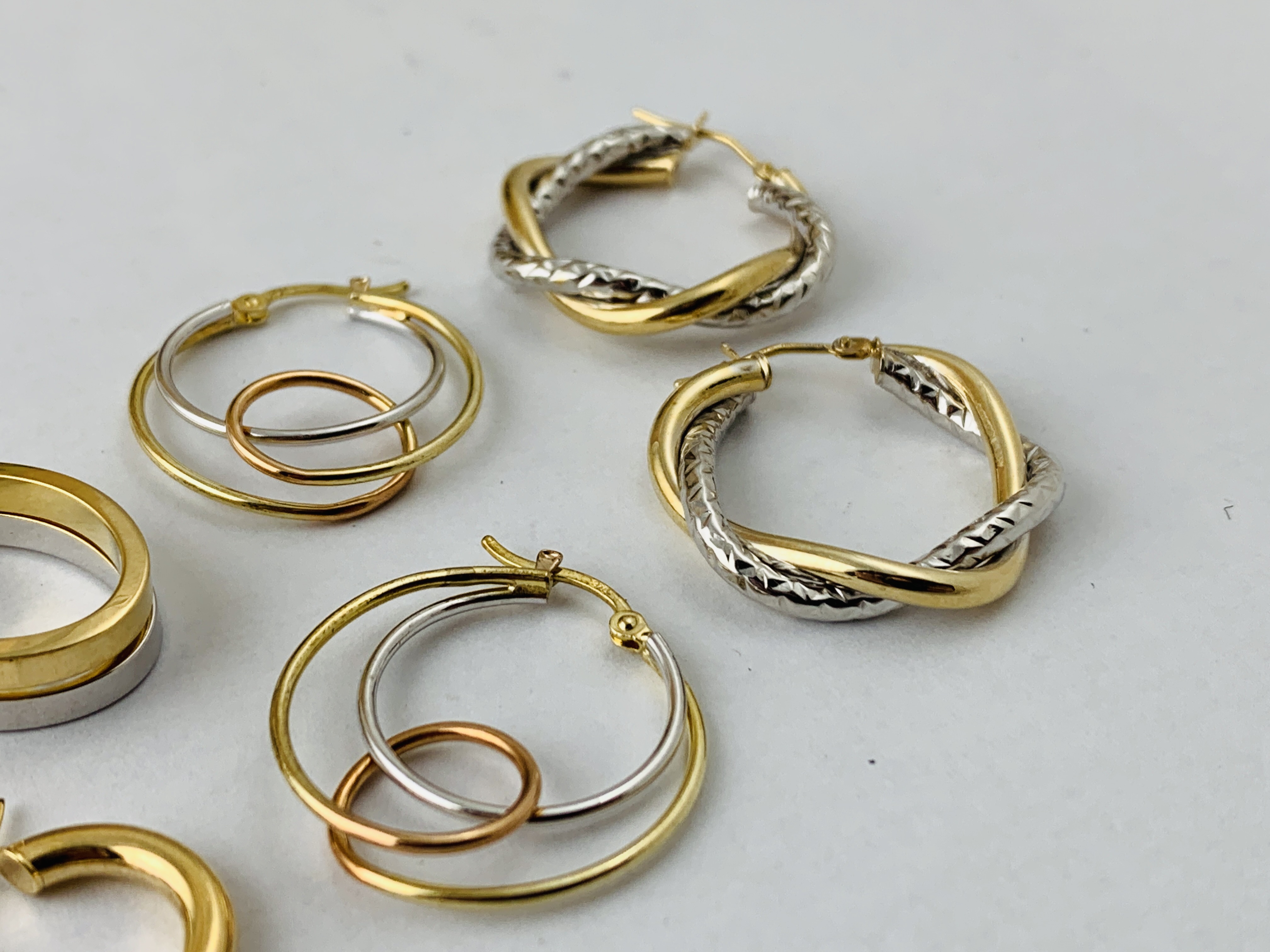 4 X PAIRS OF 9CT GOLD HOOP STYLE EARRINGS - Image 5 of 6