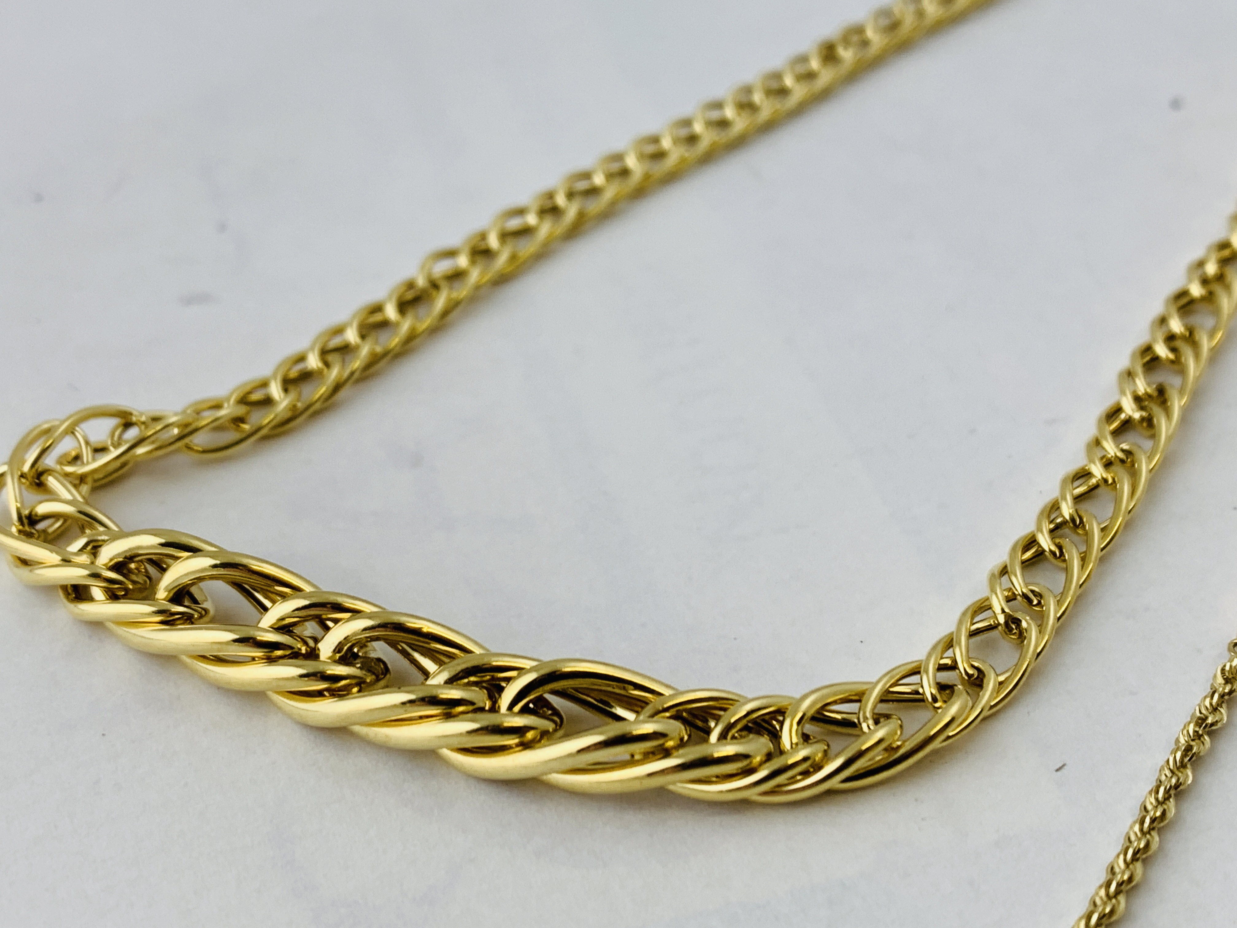 A 9CT GOLD ROPE LINK AND BATTON NECKLACE L 460MM, - Image 4 of 7