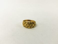 AN 18CT GOLD RING OF FOLIATE DESIGN