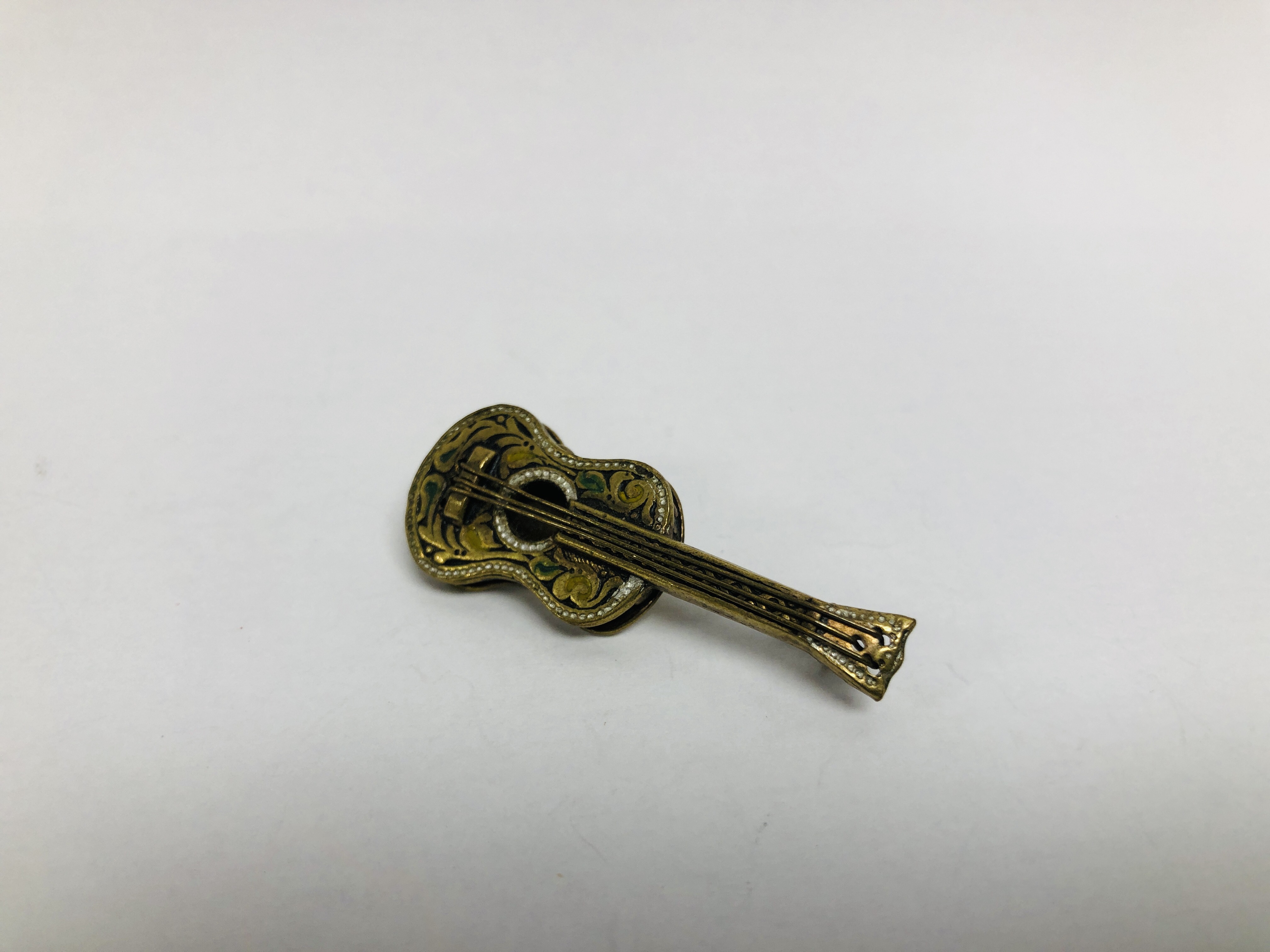 COLLECTION OF VINTAGE INDIAN STYLE JEWELLERY WITH ENAMELLED DETAIL COMPRISING SWORD BROOCH, - Image 8 of 11