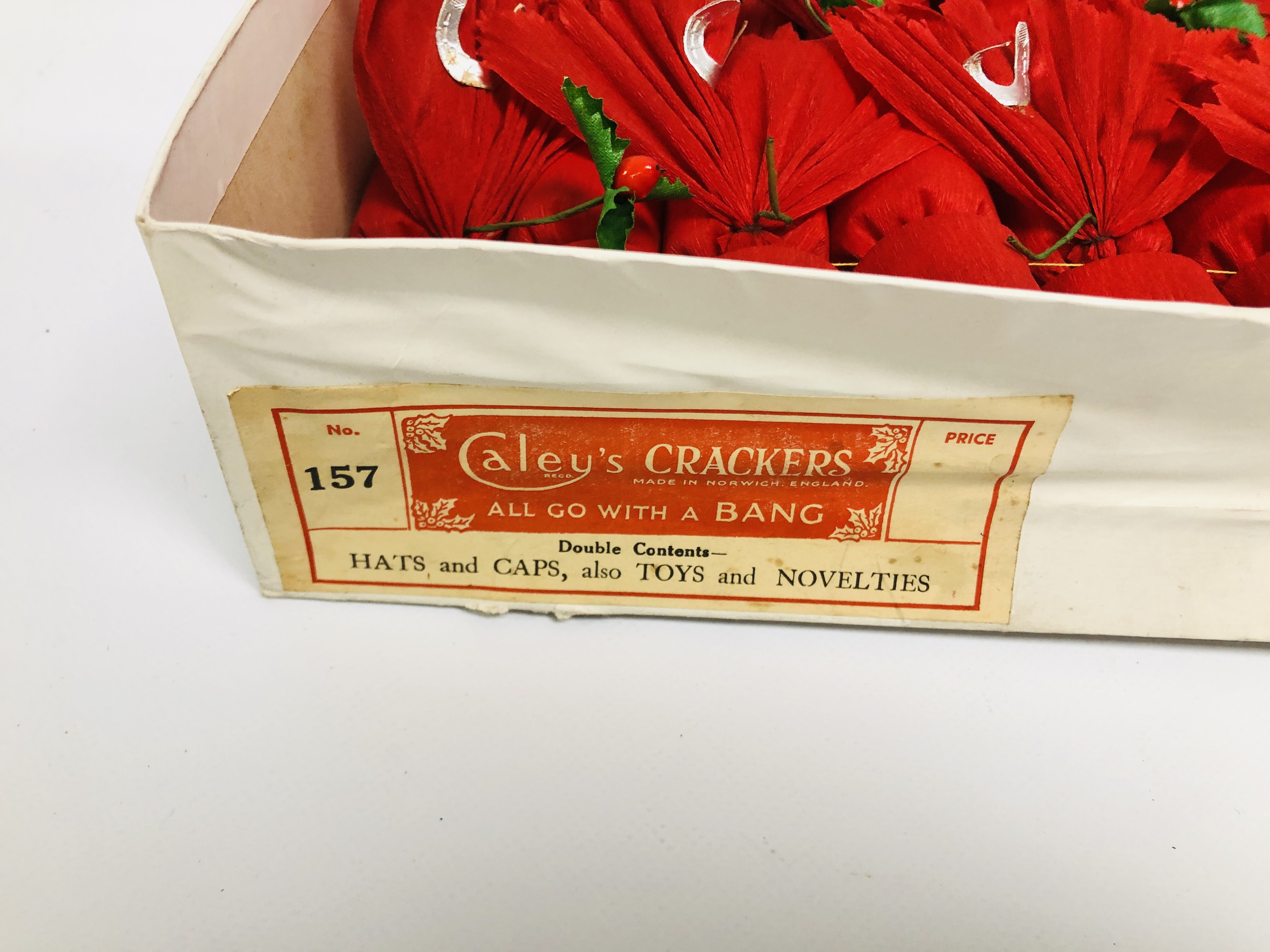 BOX OF ASSORTED BOXED VINTAGE CHRISTMAS CRACKERS AND DECORATIONS + BOX OF VINTAGE GAMES TO INCLUDE - Image 9 of 15