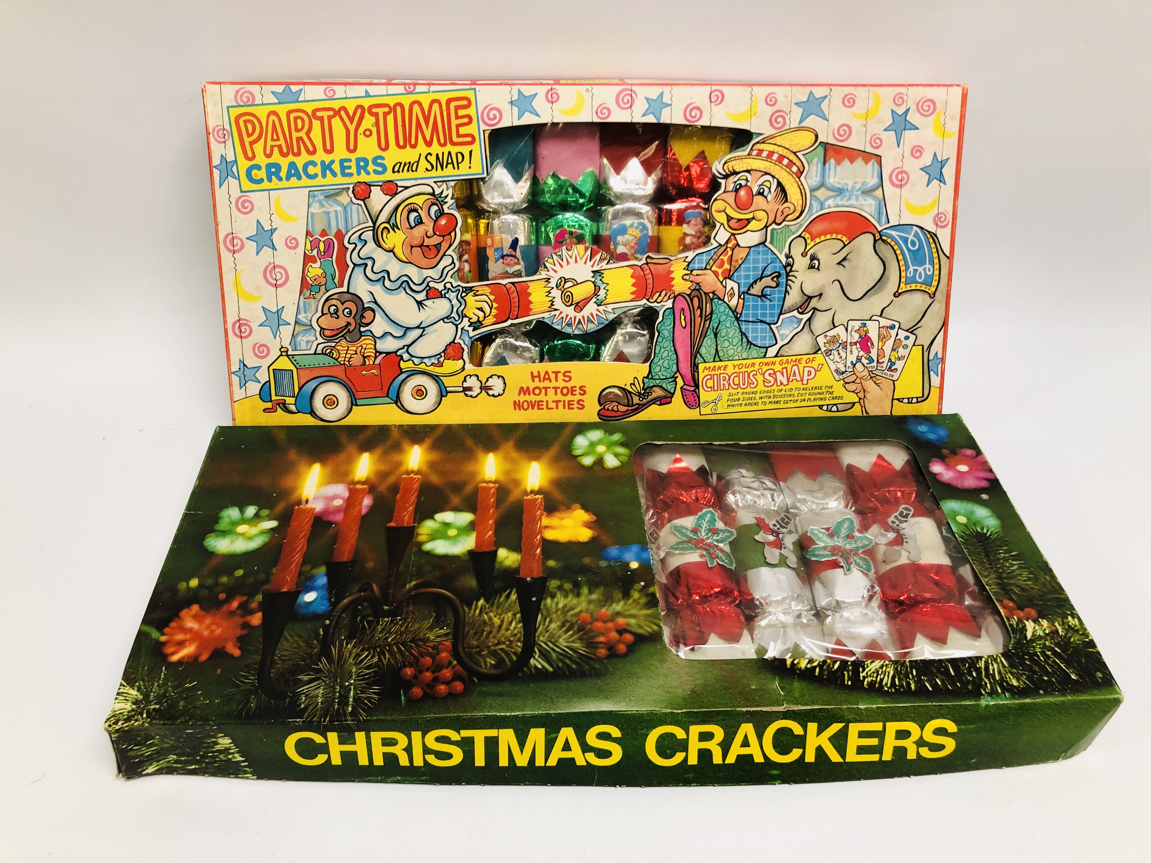 BOX OF ASSORTED BOXED VINTAGE CHRISTMAS CRACKERS AND DECORATIONS + BOX OF VINTAGE GAMES TO INCLUDE - Image 5 of 15