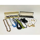TRAY OF ASSORTED VINTAGE GLASS BEADED NECKLACES OF VARIOUS COLOURS AND DESIGNS