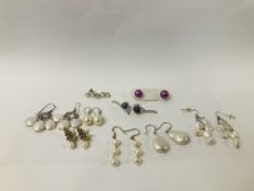 7 X PAIRS OF ASSORTED DESIGNER SILVER PEARL SET EARRINGS + 2 PAIRS OF WHITE METAL PEARL SET