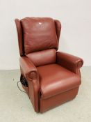 A BURGANDY LEATHER UPHOLSTERED ELECTRIC RECLINING EASY CHAIR (COST £1695.