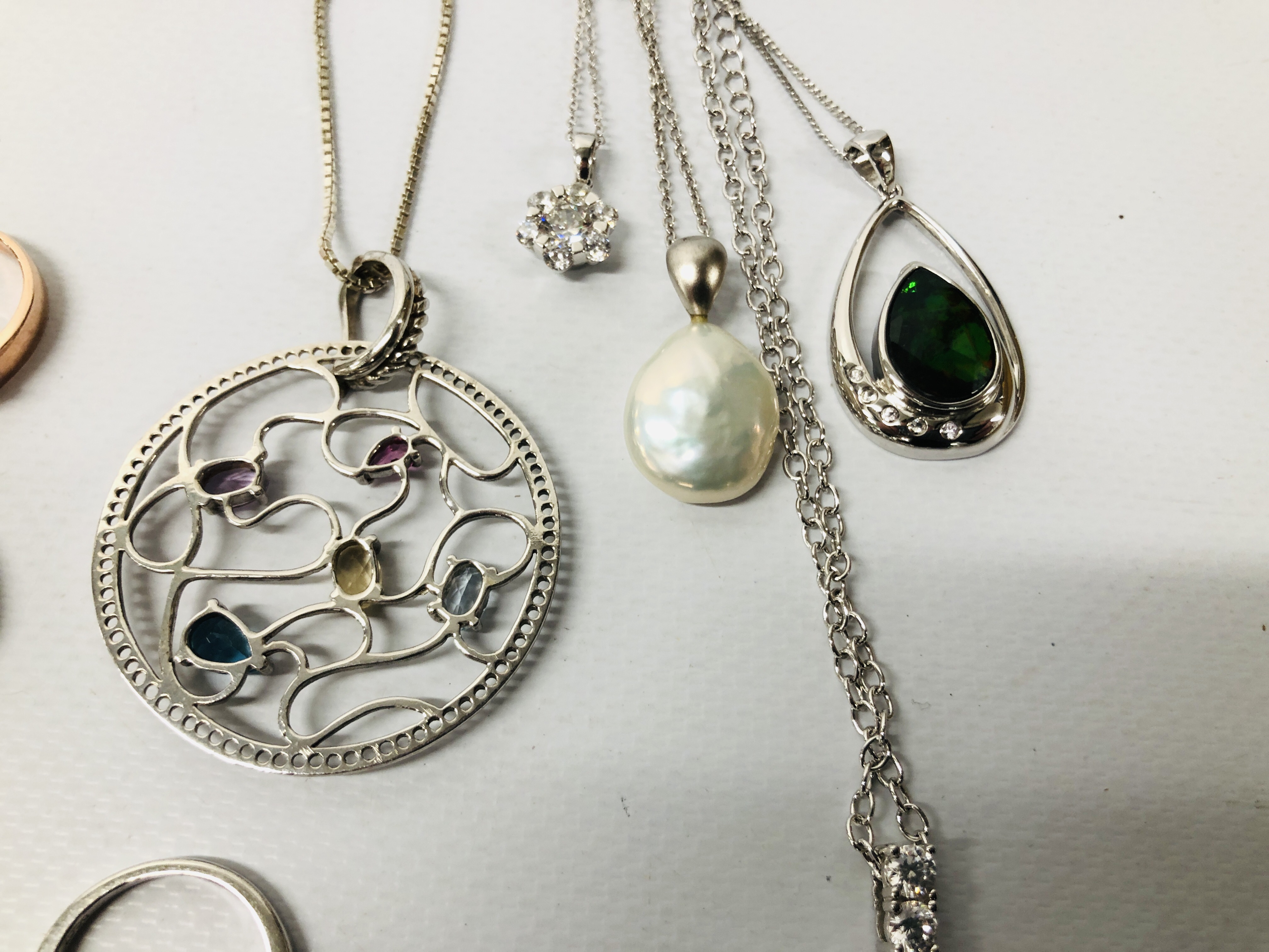 4 X VARIOUS SILVER DESIGNERS PENDANT NECKLACES + 6 X VARIOUS SILVER STONE SET DRESS RINGS - Image 3 of 4