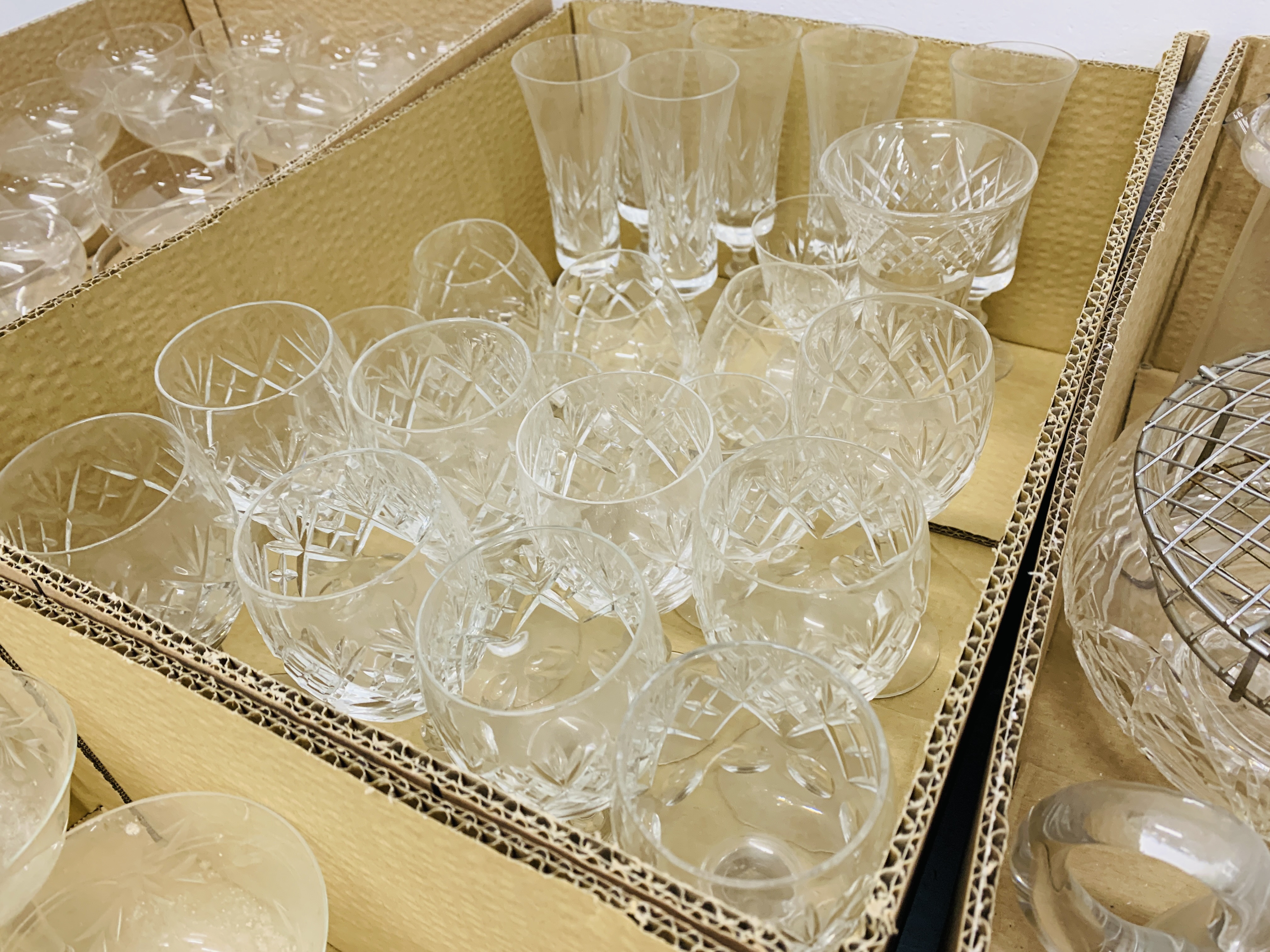SIX BOXES CONTAINING ASSORTED GLASSWARE TO INCLUDE CRYSTAL GLASSWARE, DECANTERS, VASES, ROSE BOWLS, - Image 6 of 7