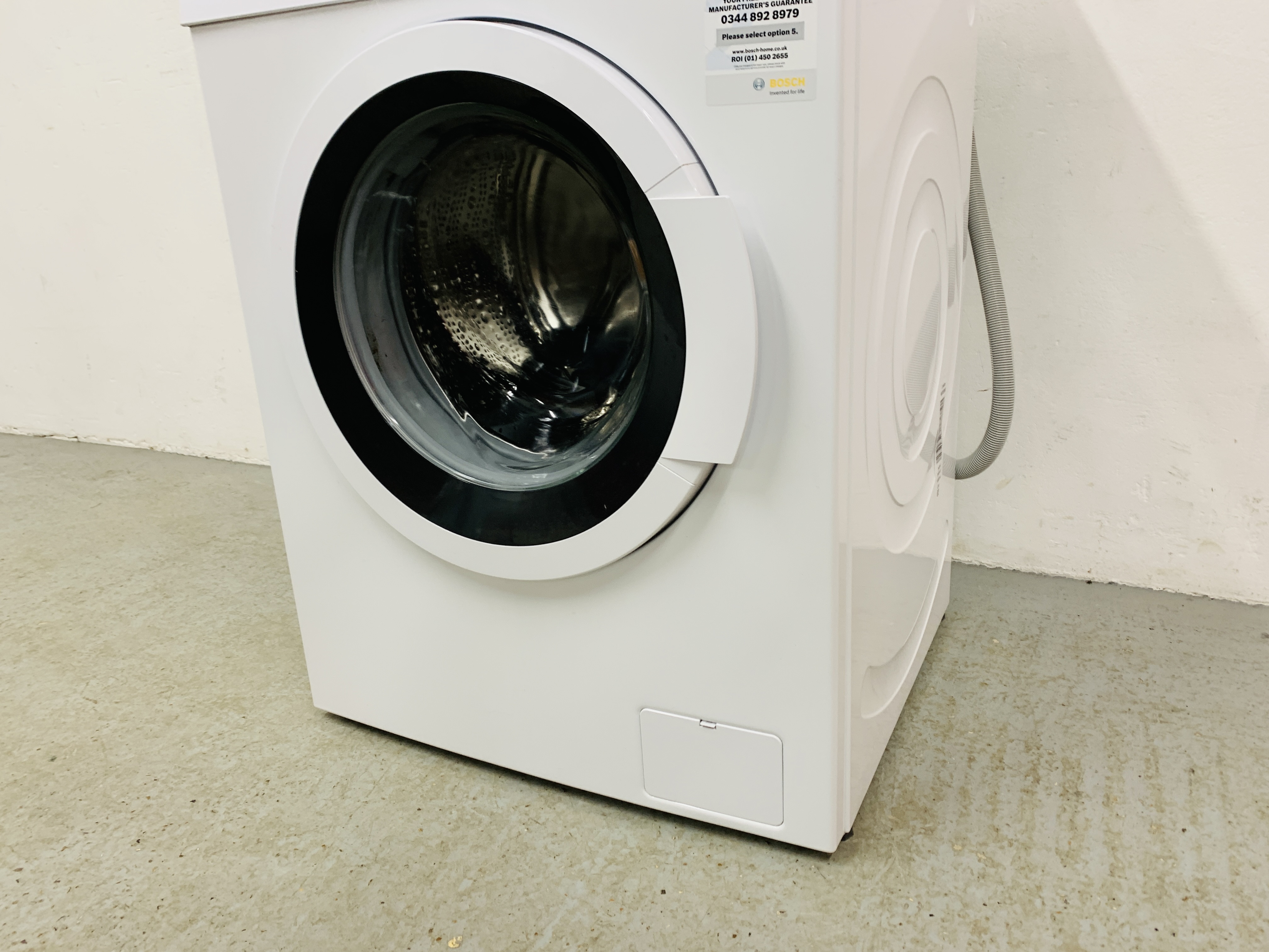 A BOSCH VARIO PERFECT WASHING MACHINE - SOLD AS SEEN - Image 8 of 9