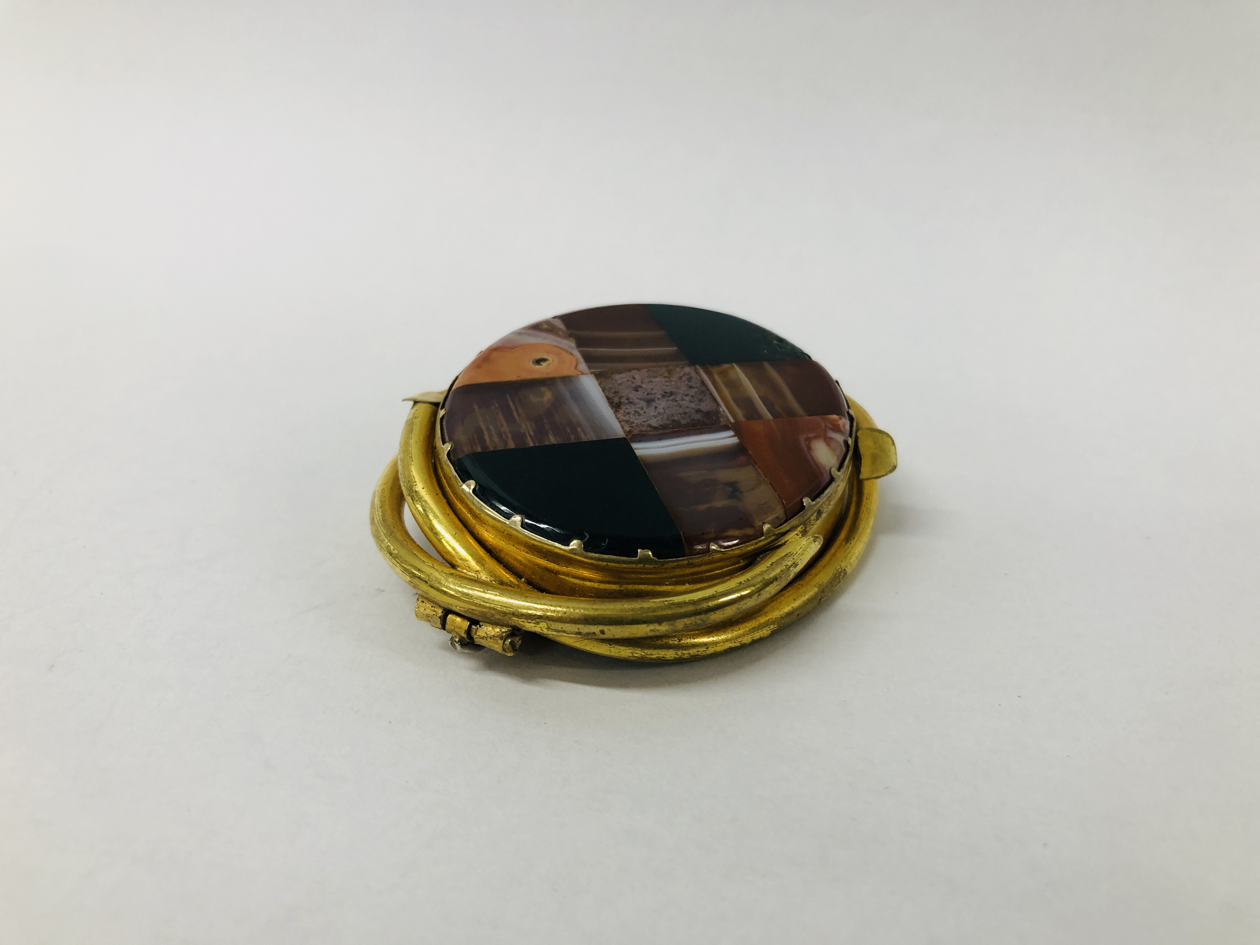 VICTORIAN SCOTTISH GILT AGATE BROOCH - Image 5 of 6