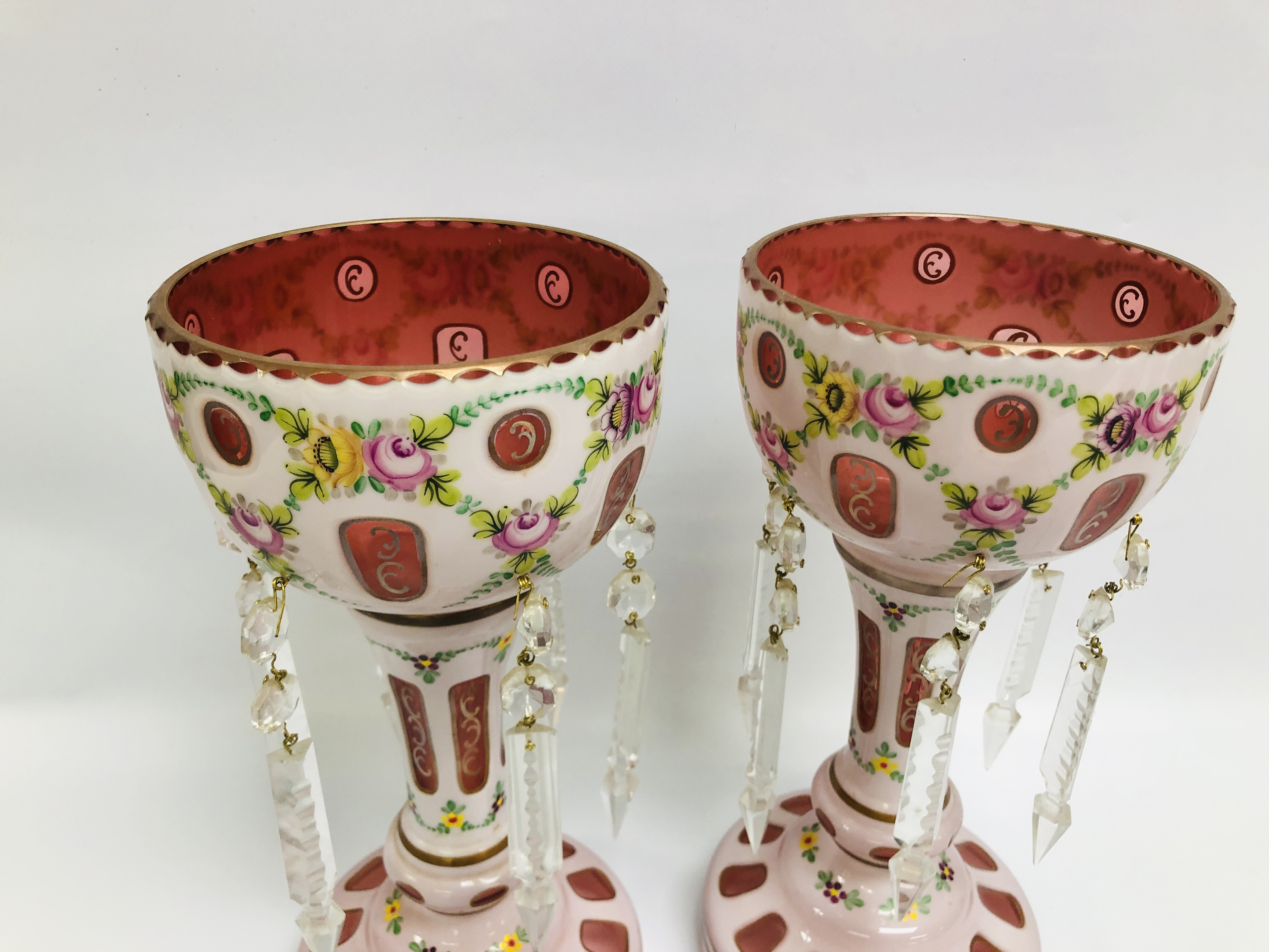 A PAIR OF CLASSICAL PINK GRASS LUSTRES WITH DROP AND PAIR OF REPRODUCTION GILT DECORATED VASES - Image 2 of 9