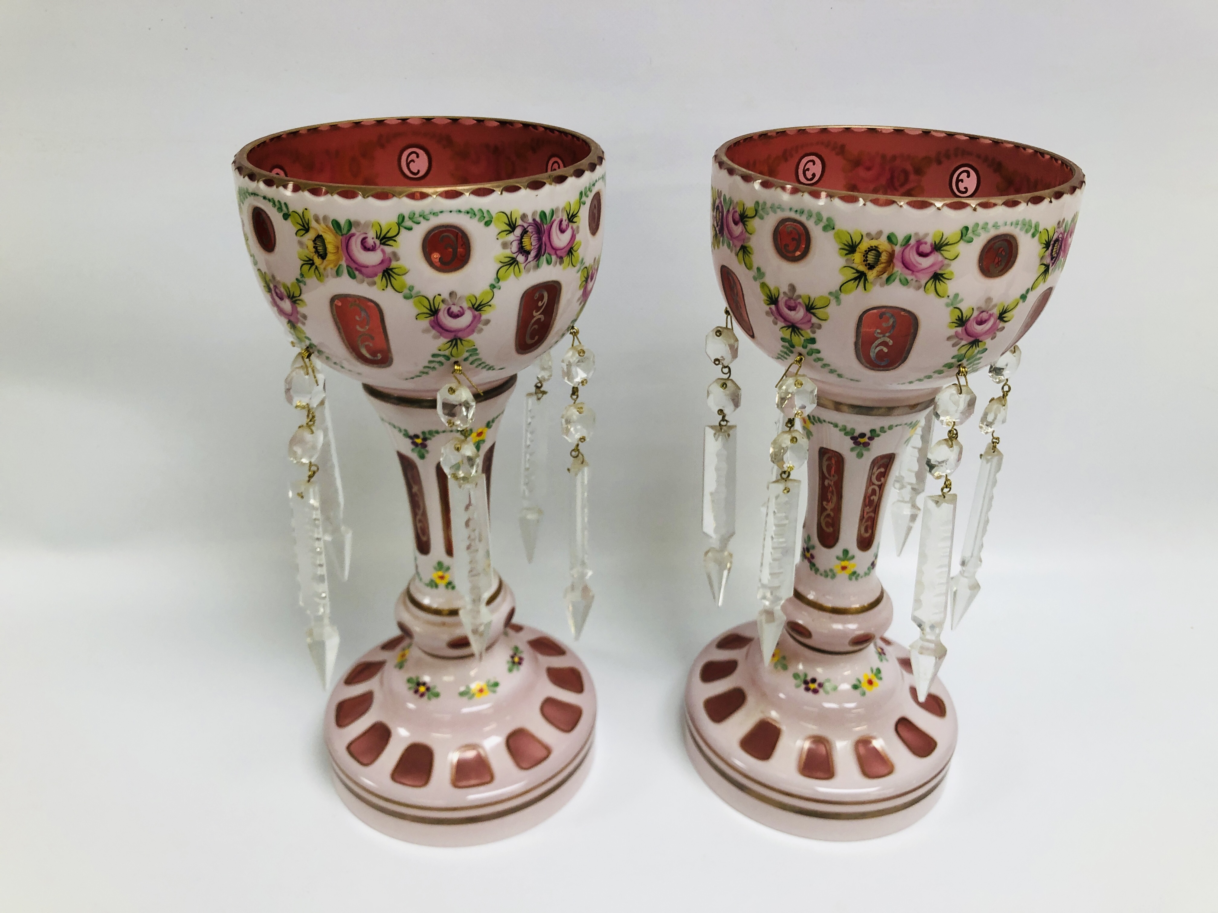 A PAIR OF CLASSICAL PINK GRASS LUSTRES WITH DROP AND PAIR OF REPRODUCTION GILT DECORATED VASES - Image 4 of 9