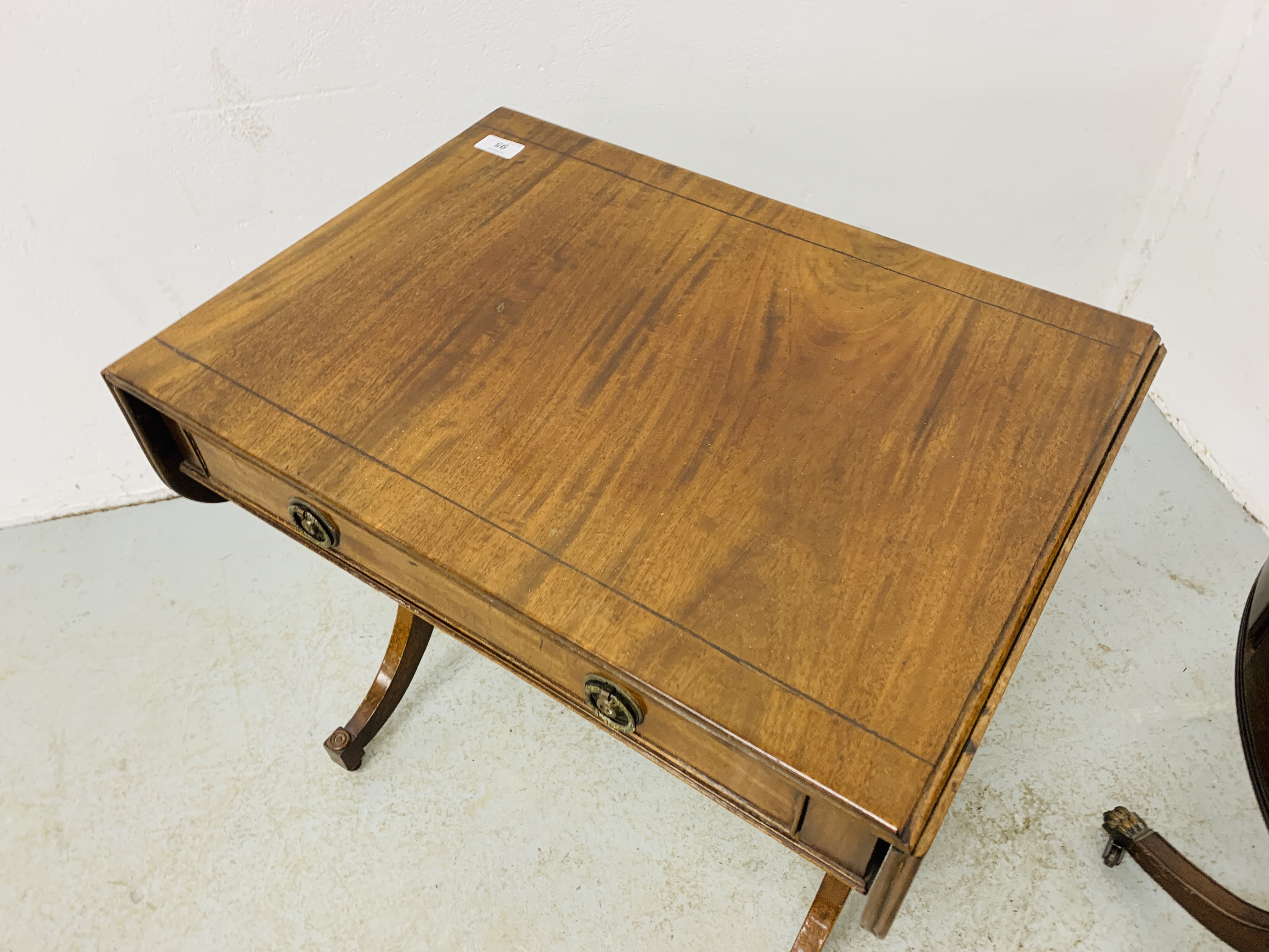 A REPRODUCTION DROP FLAP SINGLE DRAWER OCCASIONAL TABLE AND REPRODUCTION MAHOGANY FINISH PEDESTAL - Image 4 of 9