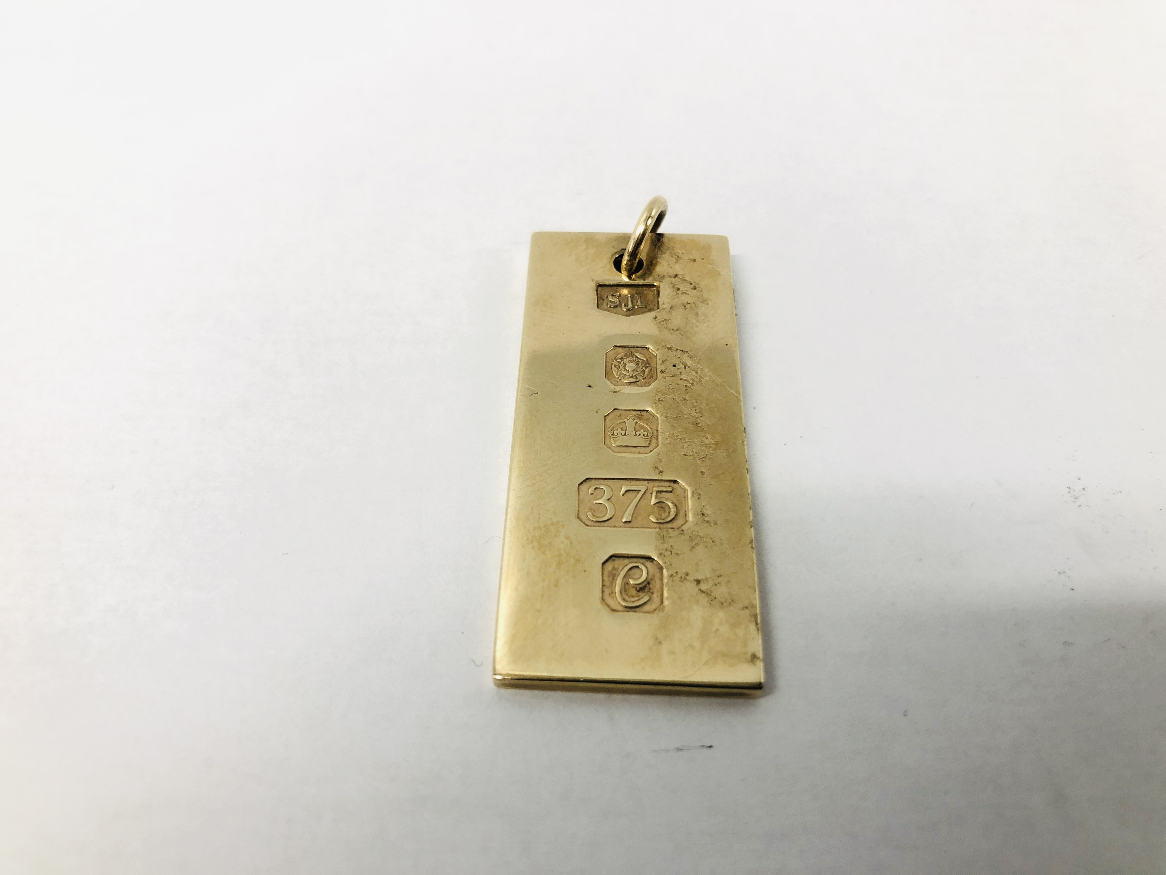 A 9CT GOLD PENDANT INGOT (WEIGHT 15. - Image 2 of 4