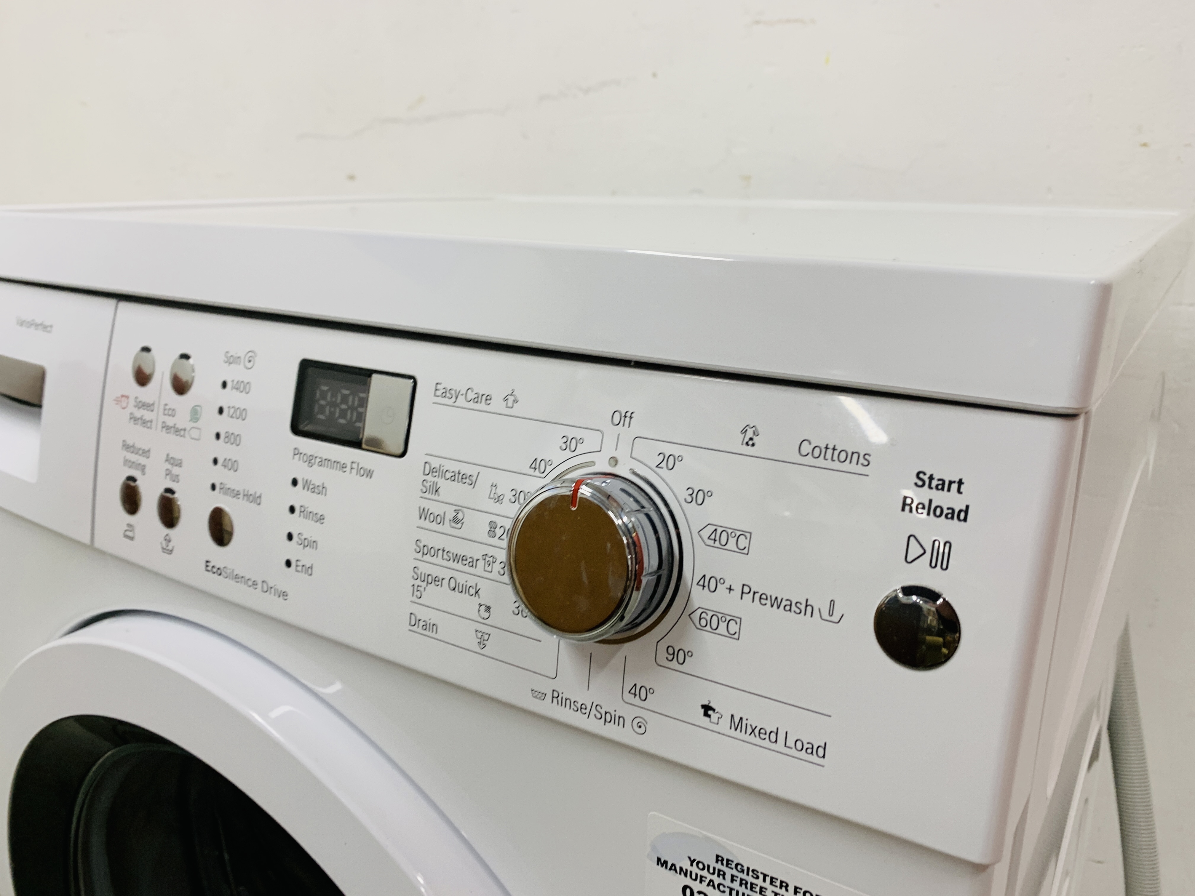 A BOSCH VARIO PERFECT WASHING MACHINE - SOLD AS SEEN - Image 3 of 9