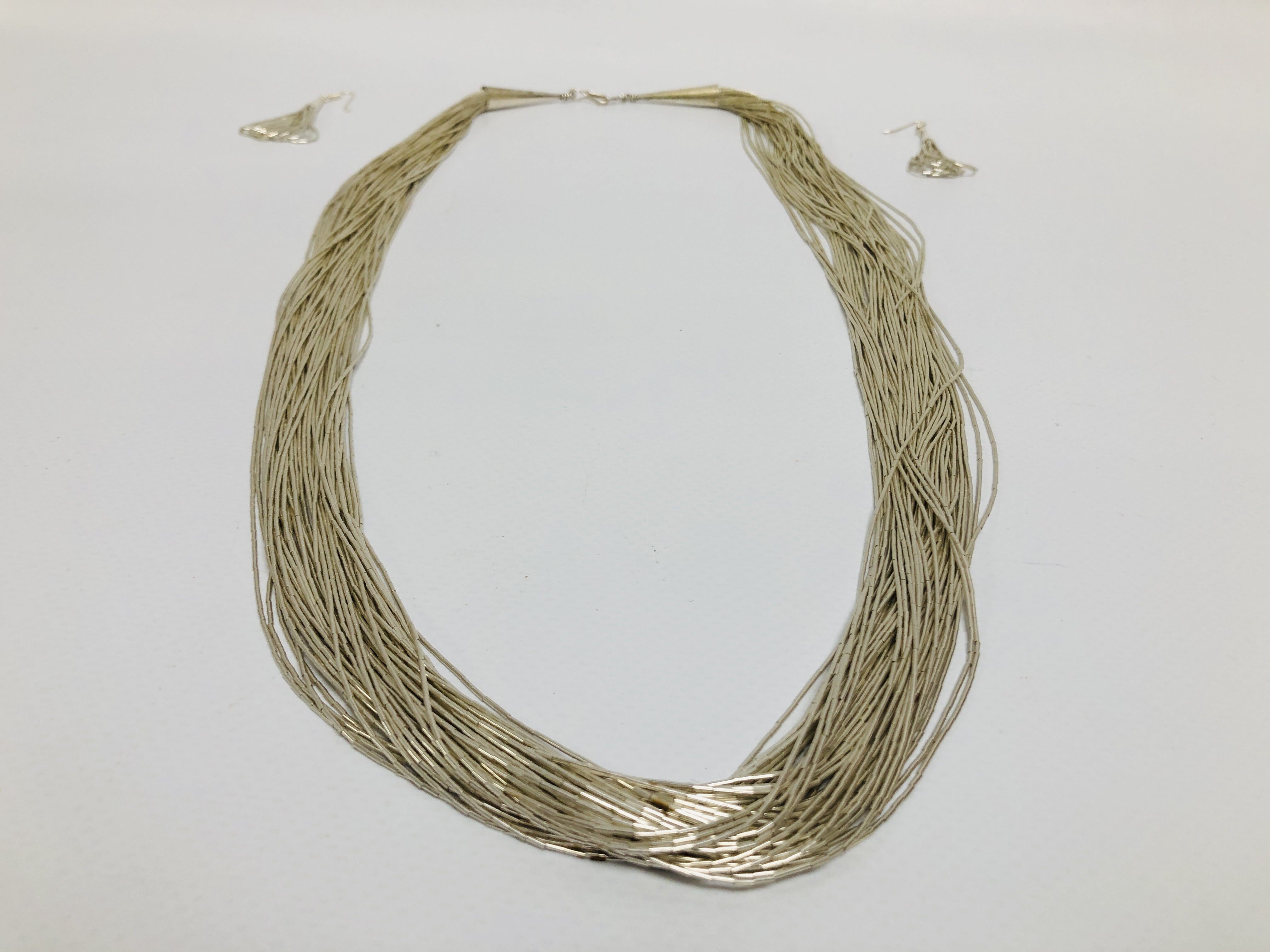 DESIGNER SILVER MULTI STRAND NECKLACE AND MATCHING EARRINGS L 70CM - Image 5 of 7