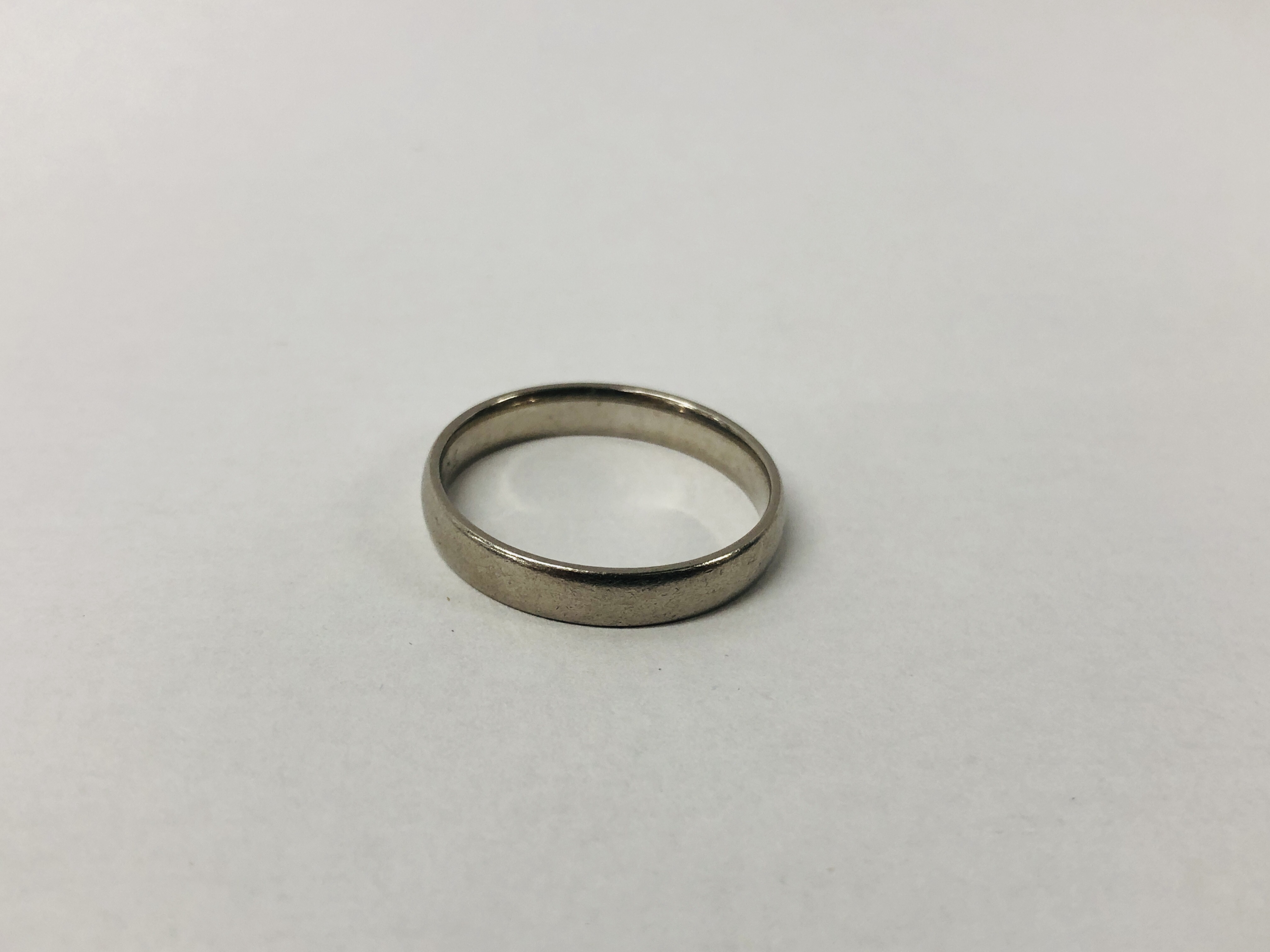 PLATINUM WEDDING BAND SIZE S - Image 3 of 8