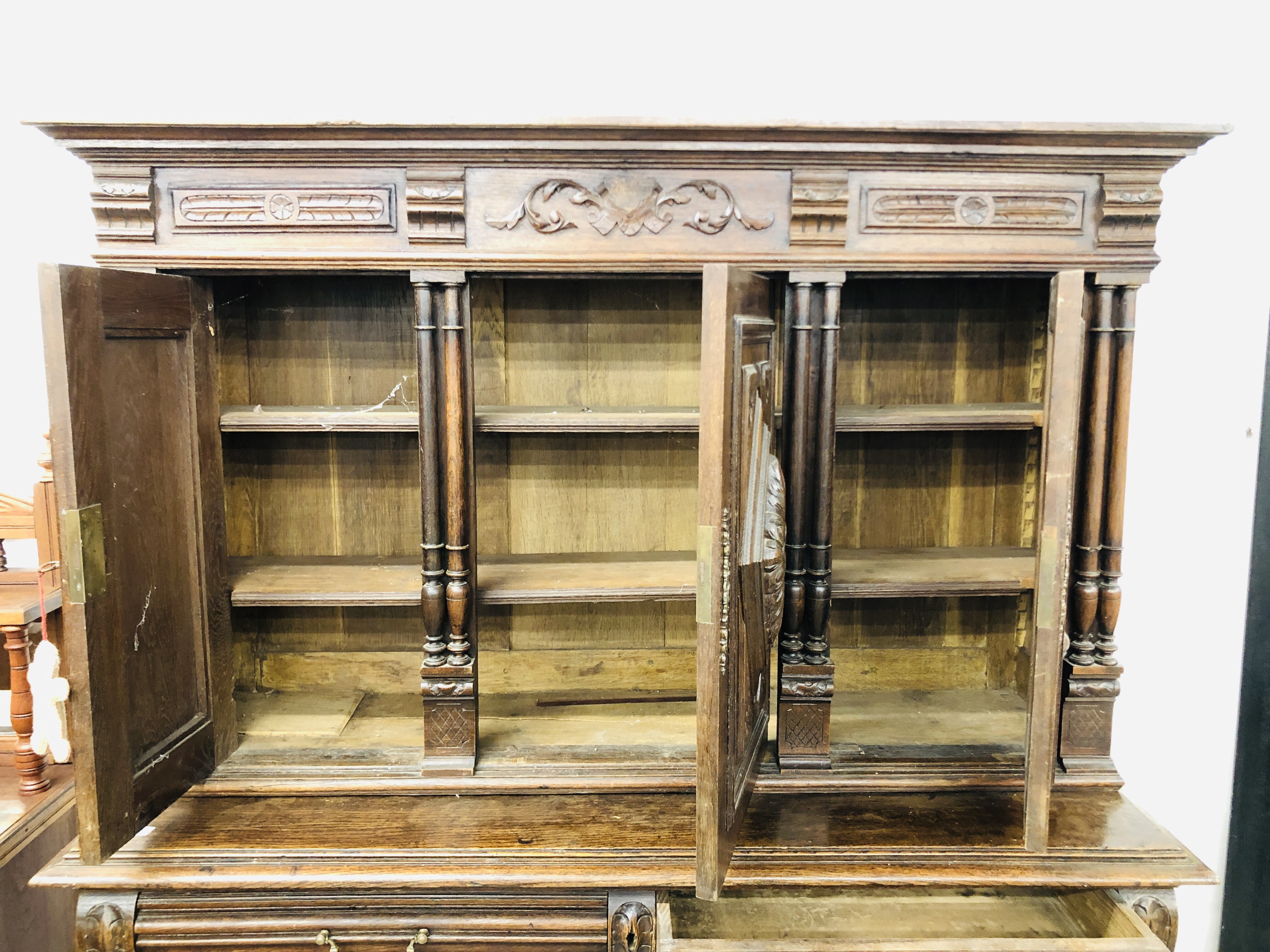 A FRENCH OAK DRESSER, THE UPPER SECTION HAVING THREE PANELLED DOORS, - Image 18 of 30