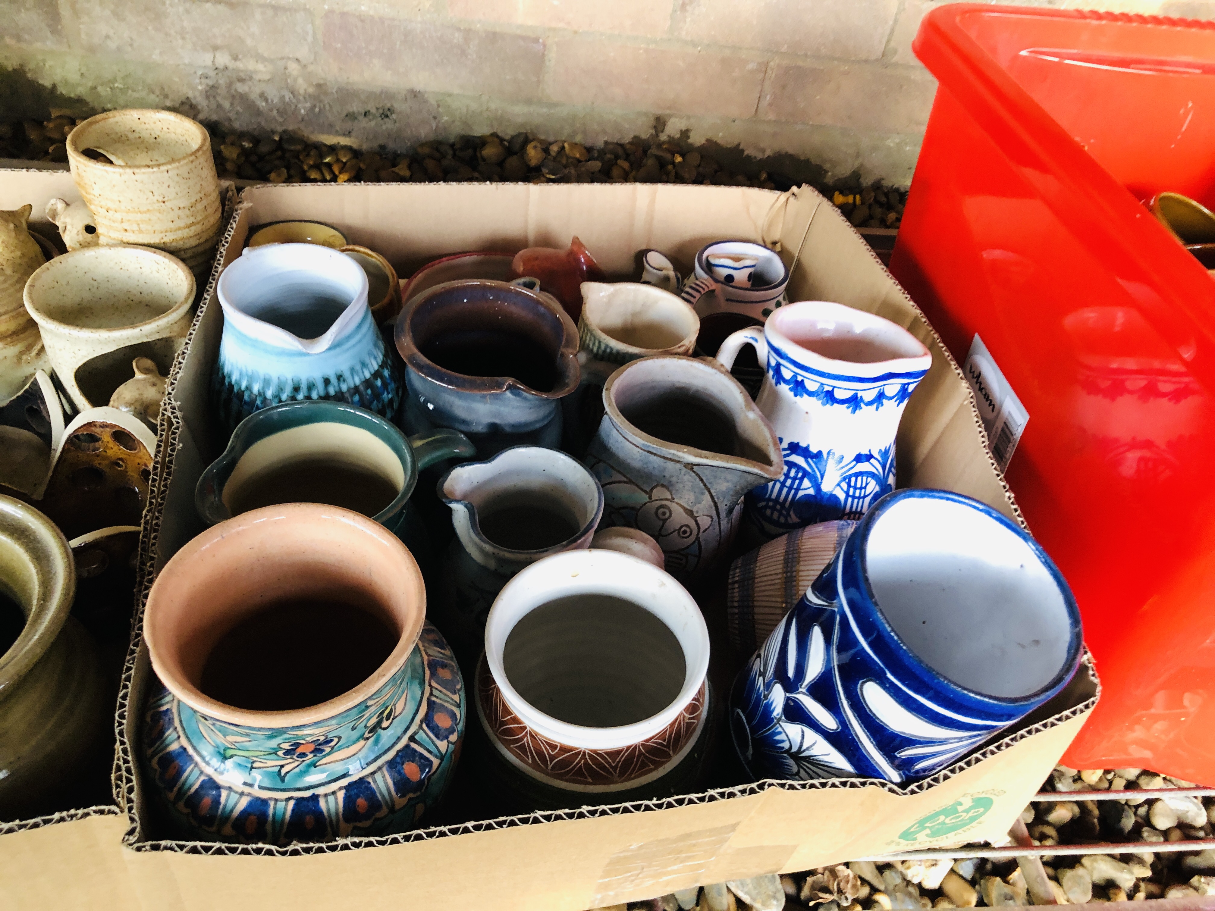 A COLLECTION OF DARTINGTON GLASS TANKARDS, VARIOUS POTTERY JUGS, CUPS AND CANDLE HOLDERS, - Image 5 of 7