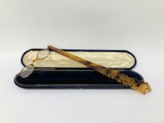 PAIR OF TORTOISESHELL OPERA GLASSES ON HANDLE IN H.