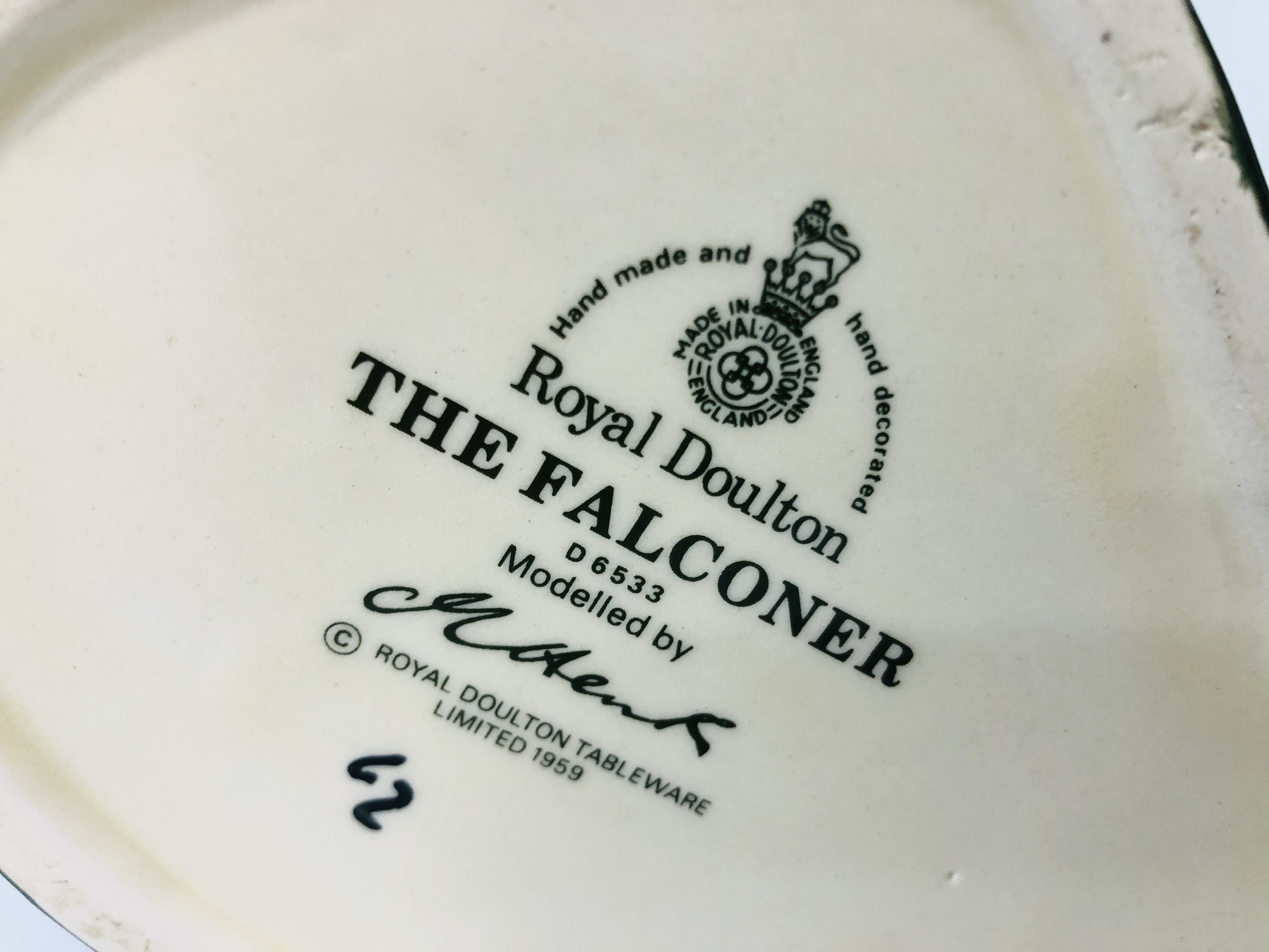 3 X ROYAL DOULTON CHARACTER JUGS TO INCLUDE "THE POACHER" - D 6429, THE FALCONER D 6533, - Image 7 of 8