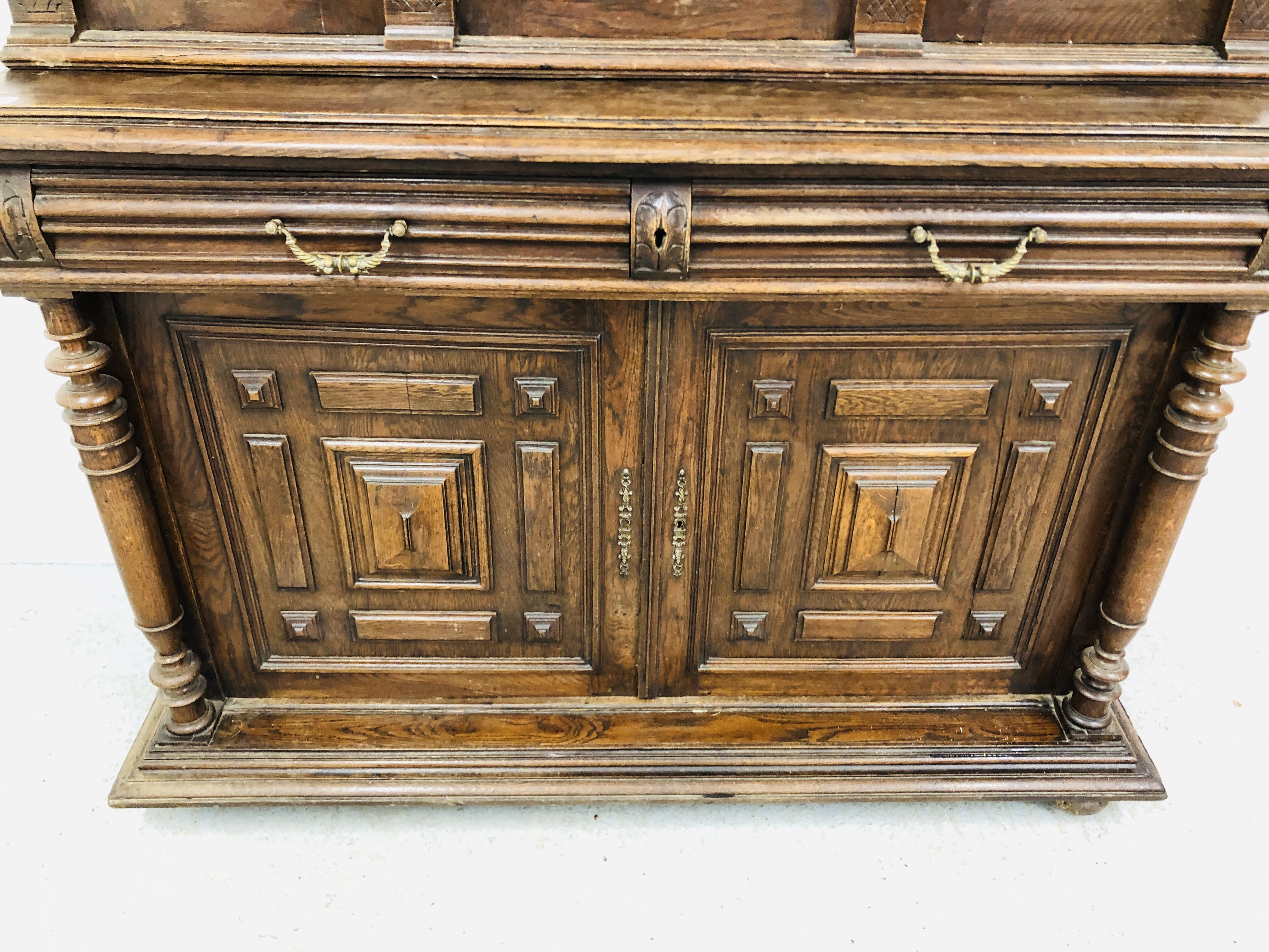 A FRENCH OAK DRESSER, THE UPPER SECTION HAVING THREE PANELLED DOORS, - Image 28 of 30