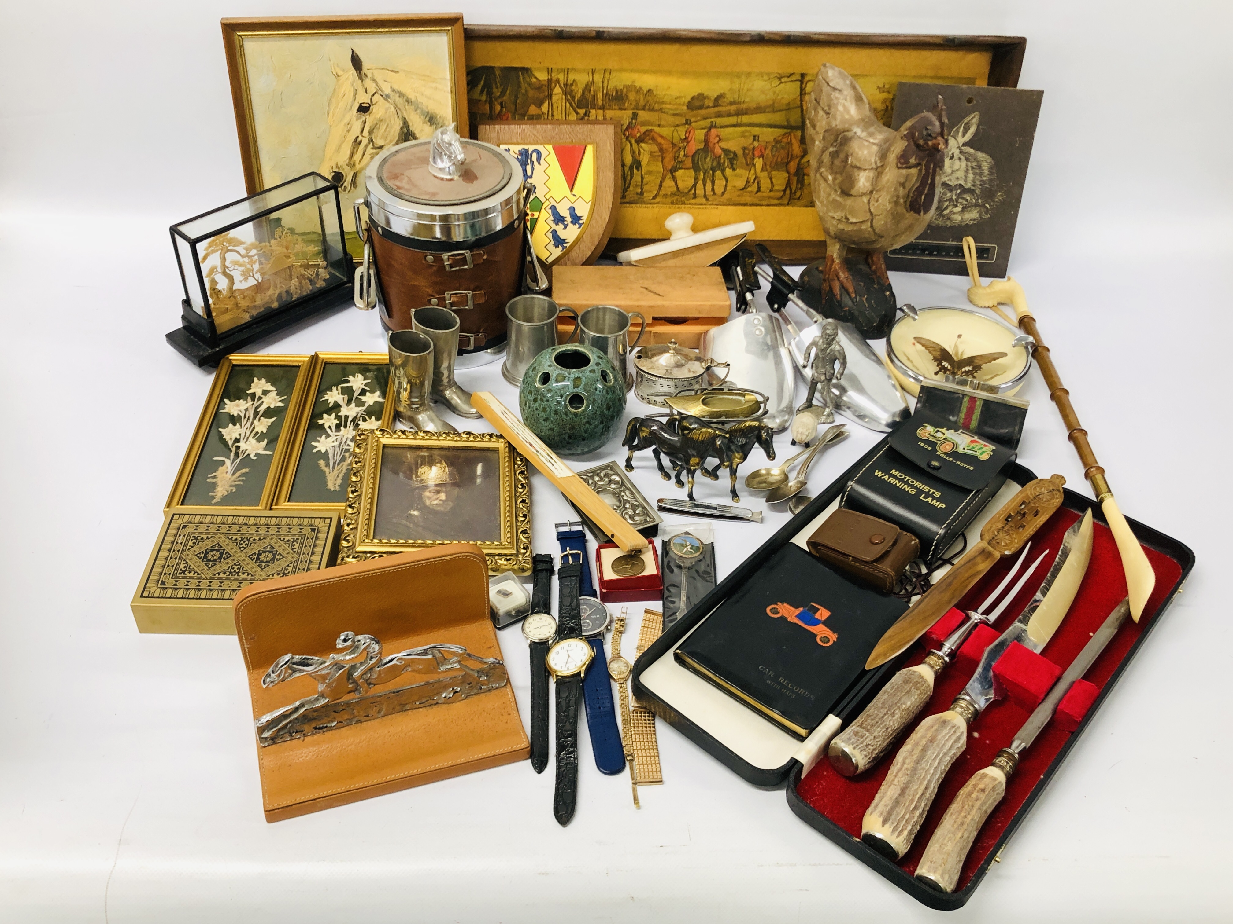 BOX OF MIXED COLLECTIBLES TO INCLUDE CAR RECORD BOOK, ROLLS ROYCE WARNING LAMP, BRASS HORSES,