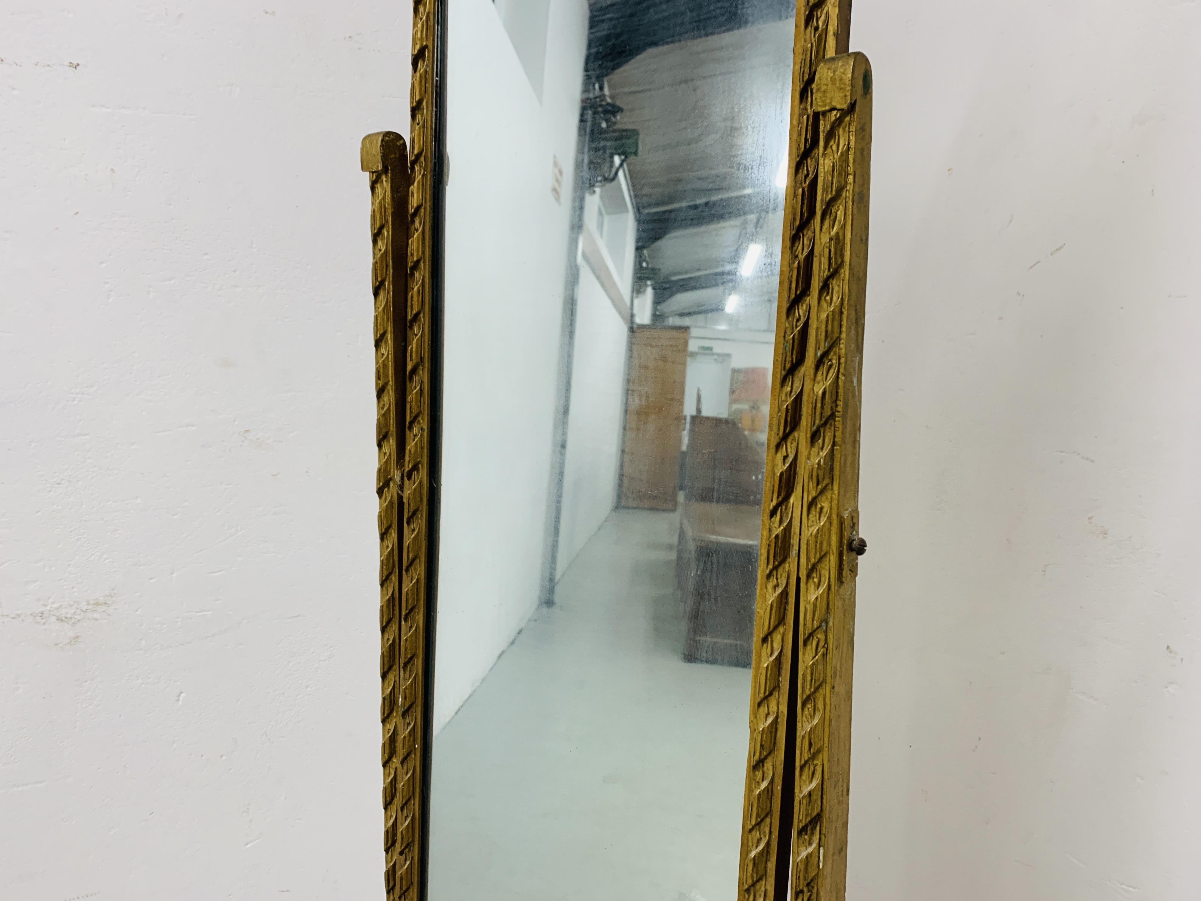 A GILT FRAMED CHEVAL MIRROR - Image 3 of 4